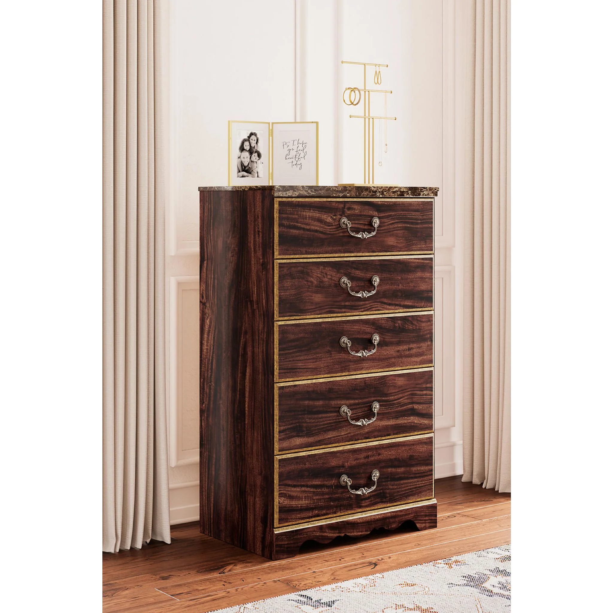 Glosmount Chest - Image 11