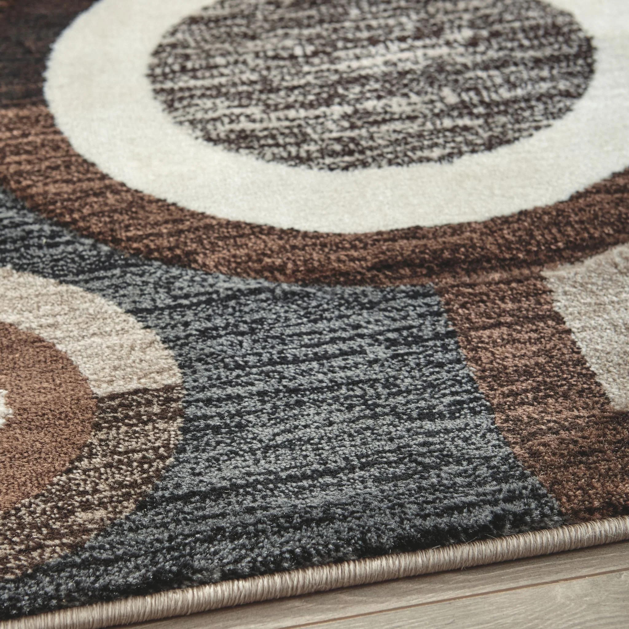 Guintte Area Rug - Image 6