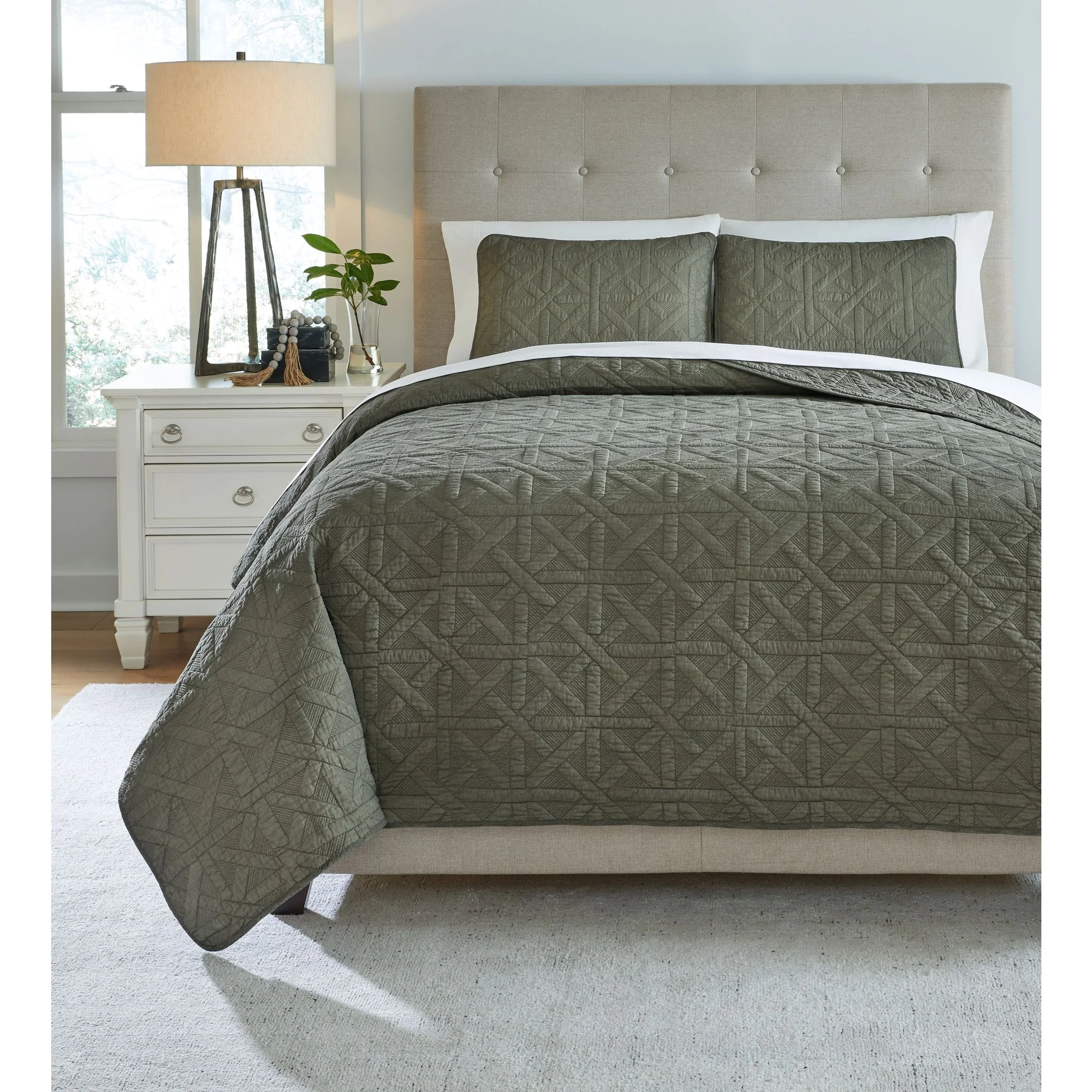 Guslea King Coverlet Set - Image 2