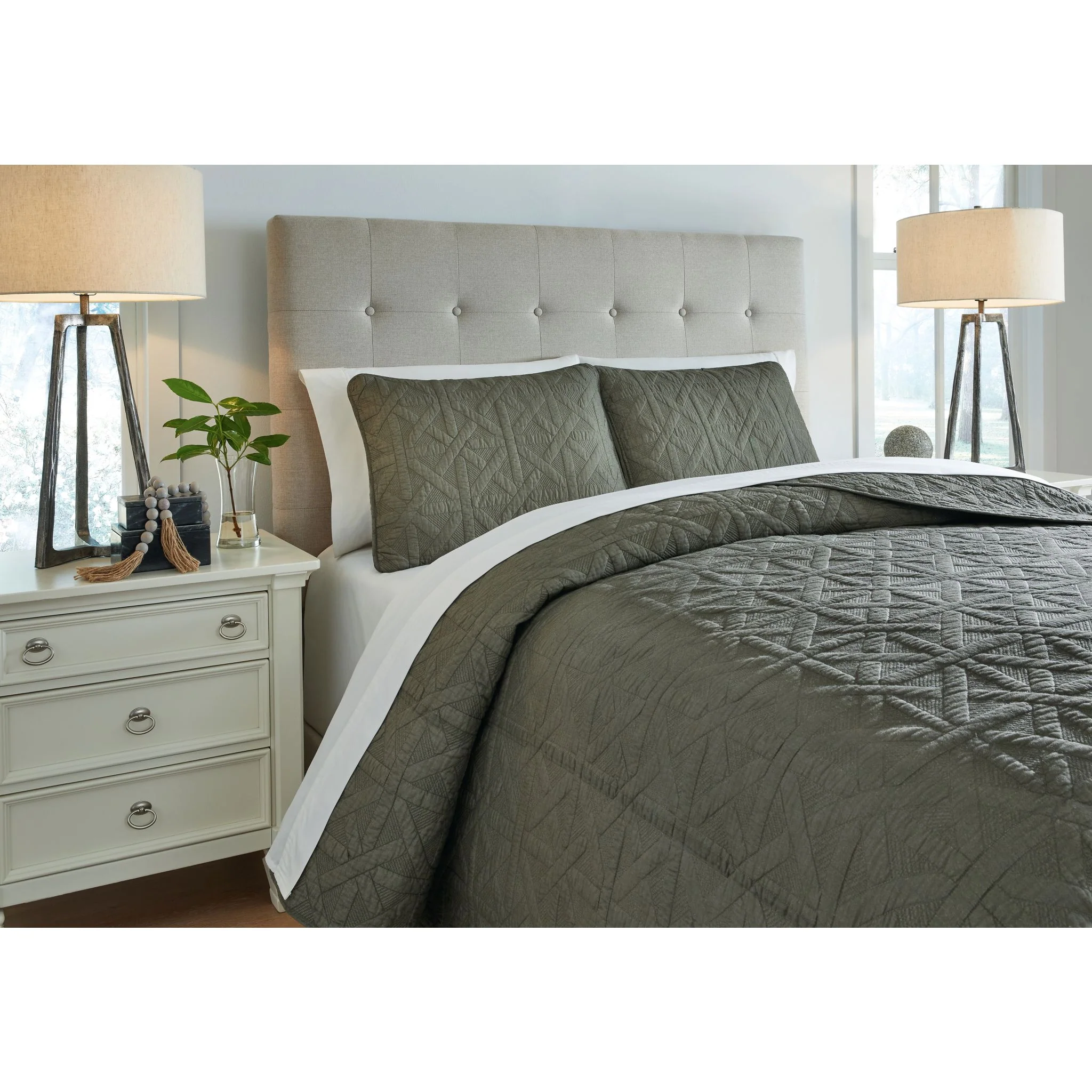 Guslea King Coverlet Set - Image 3