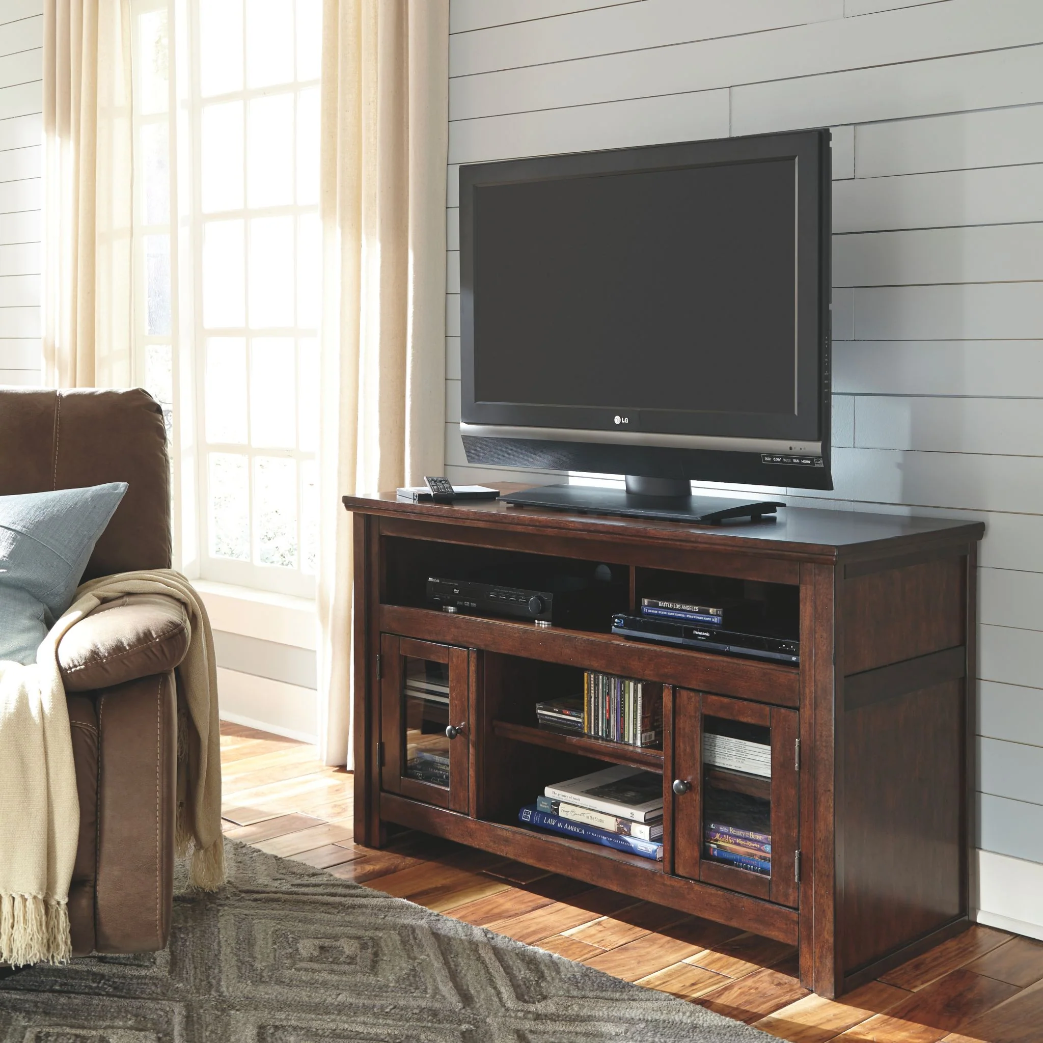 Harpan TV Stand - Image 3