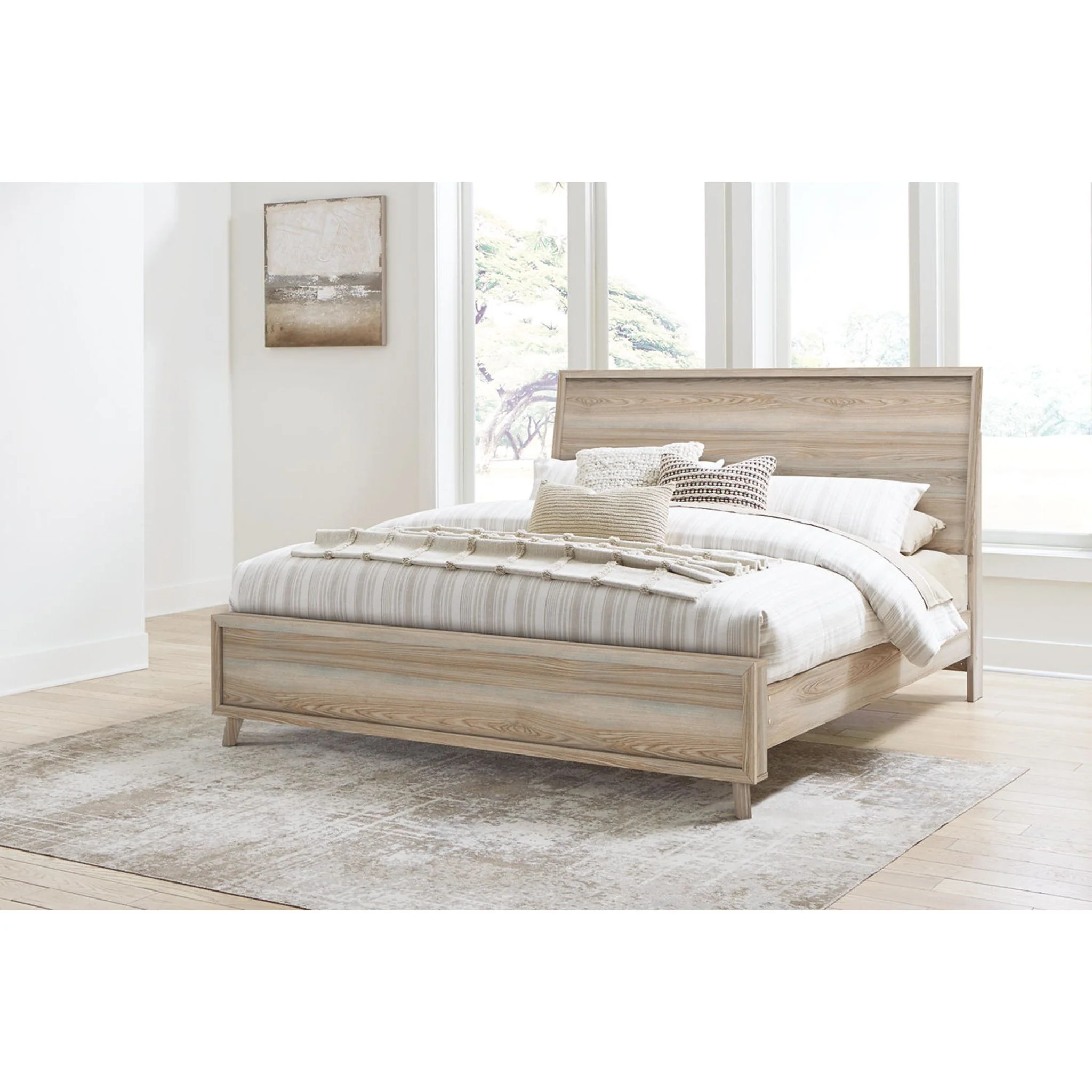 Hasbrick King Panel Bed - Image 2