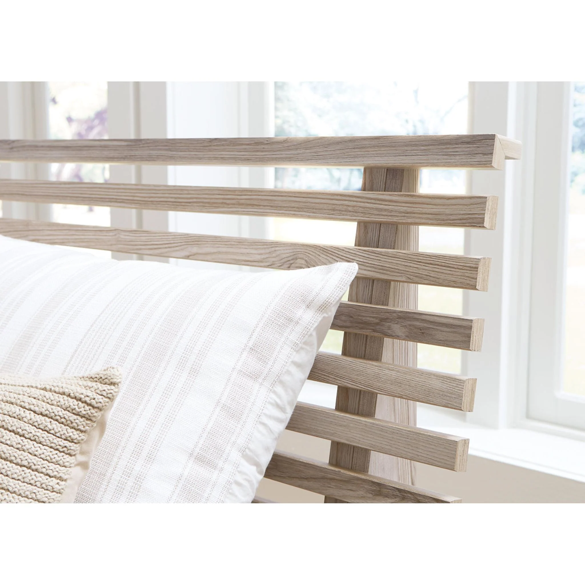 Hasbrick Queen Slat Panel Bed - Image 7