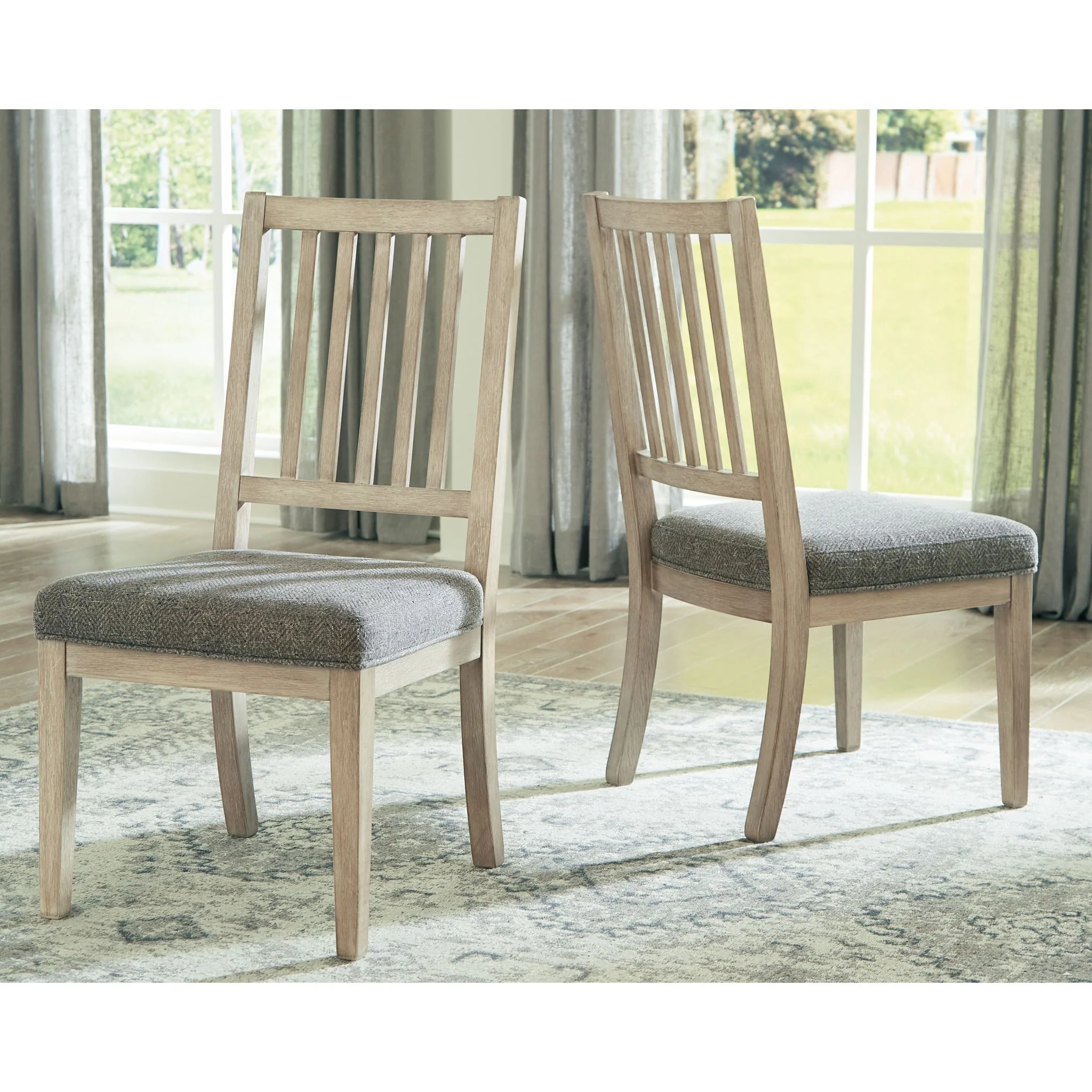 Hennington-EXCLUSIVE Casual Dining - Image 3