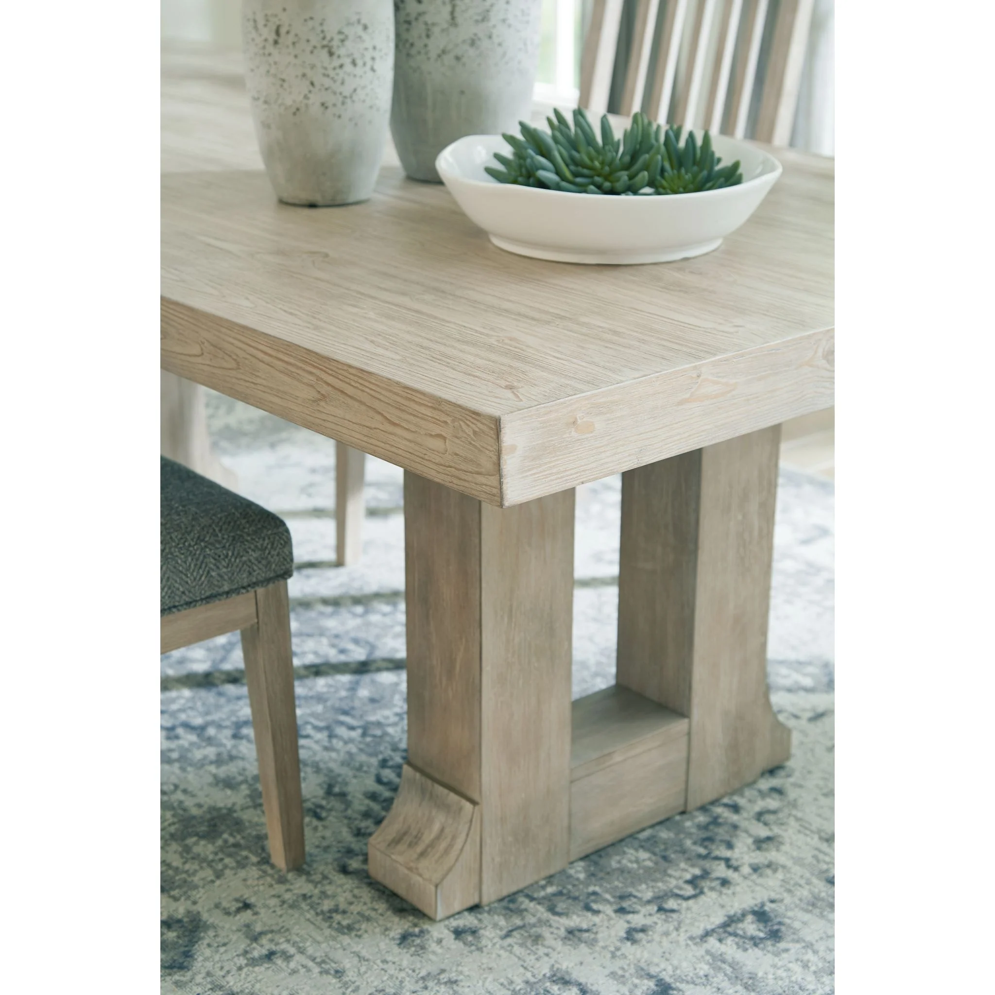 Hennington-EXCLUSIVE Casual Dining - Image 4