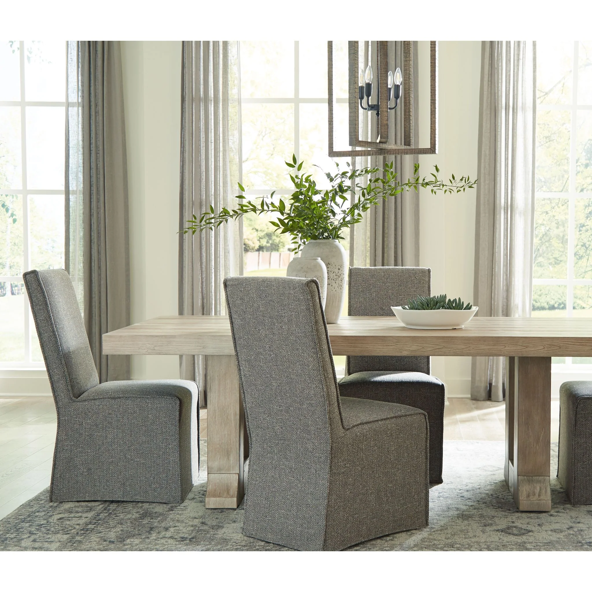Hennington-EXCLUSIVE Casual Dining - Image 2