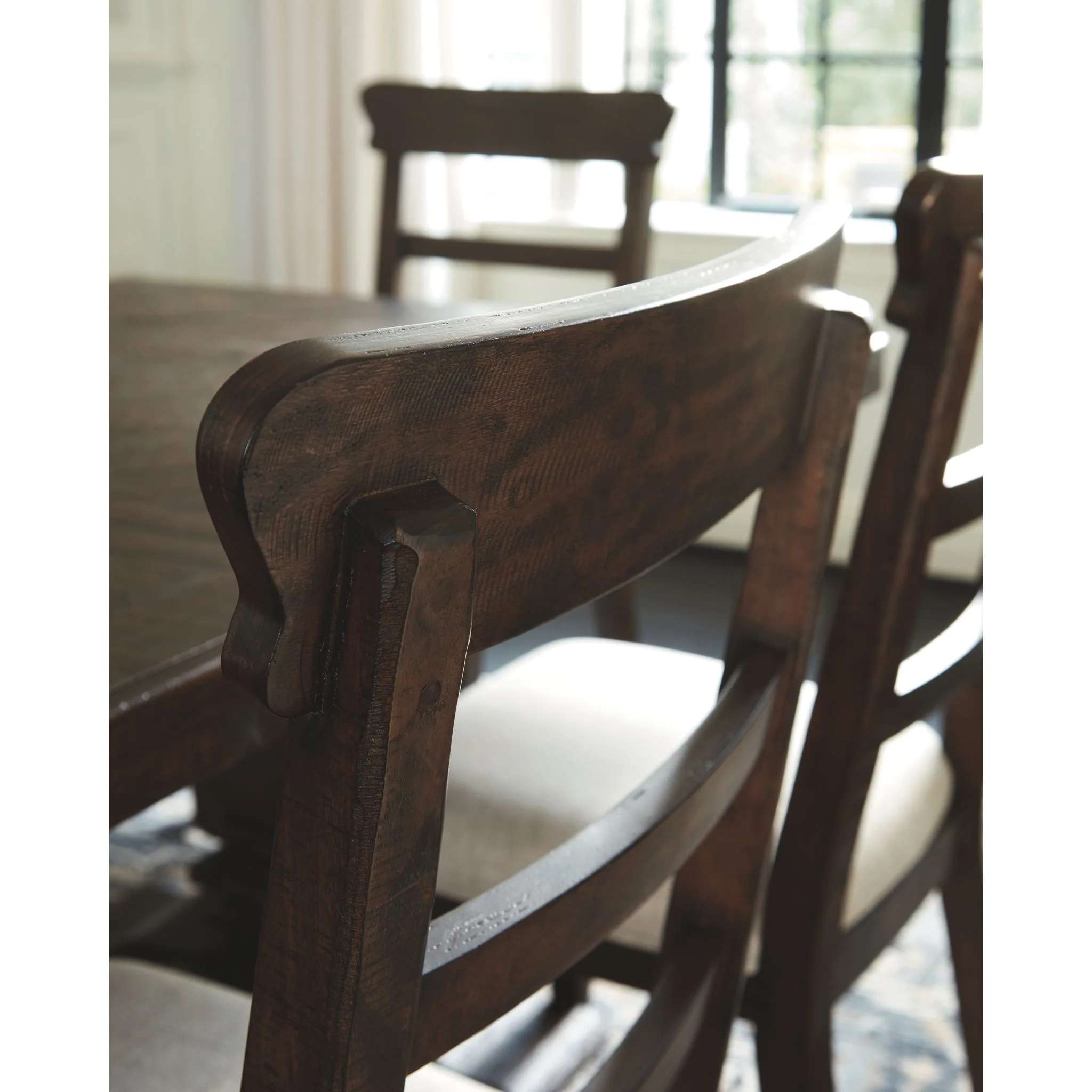 Hillcott-Exclusive Dining Set - Image 11
