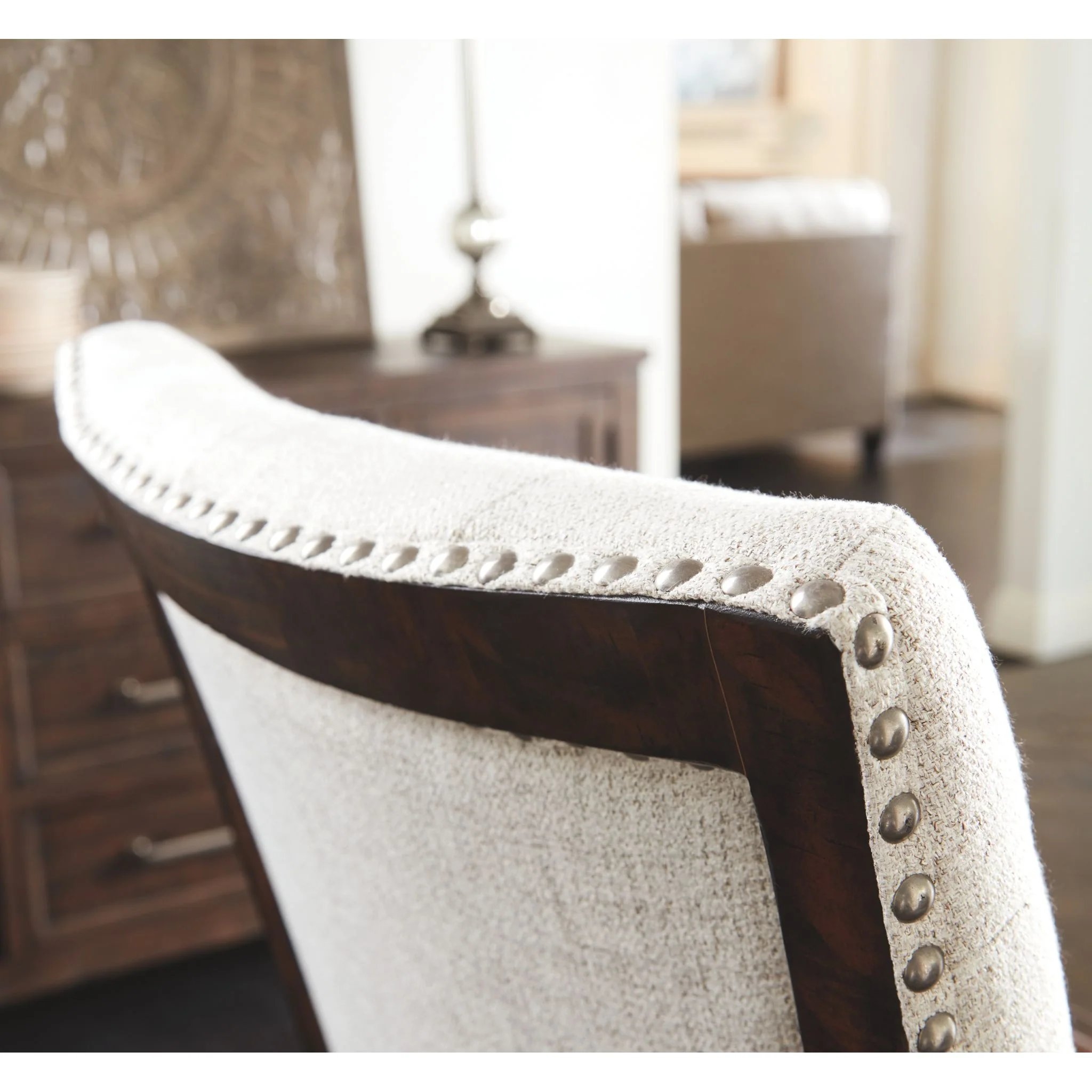 Hillcott-Exclusive Dining Set - Image 13