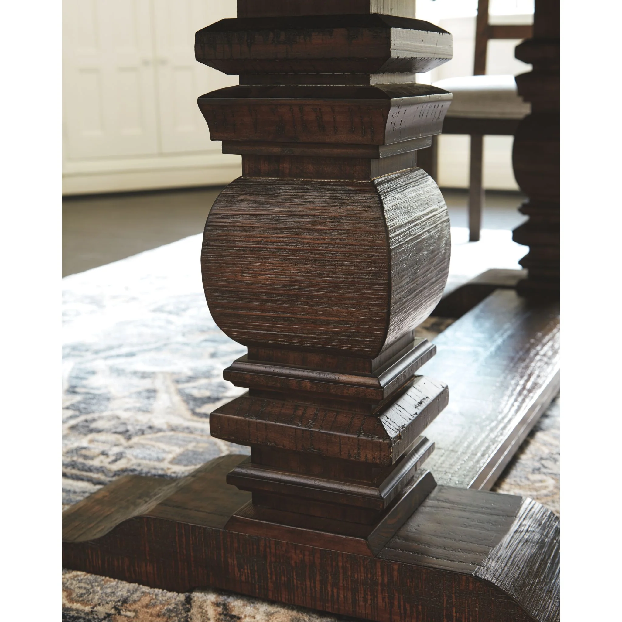 Hillcott-Exclusive Dining Set - Image 3