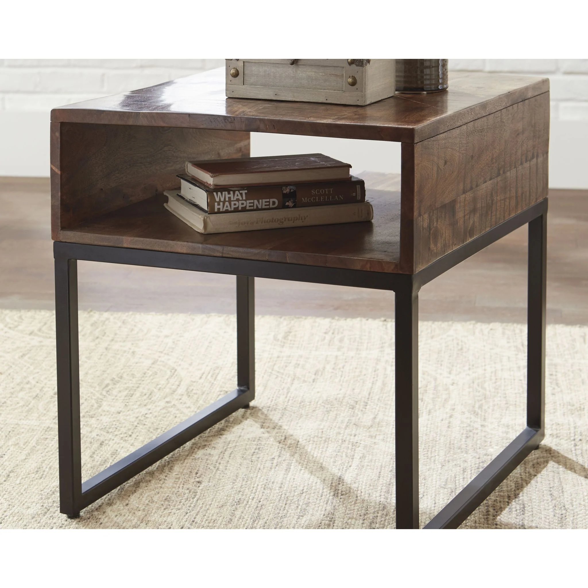 Hirvanton 3 Piece Package - Image 5