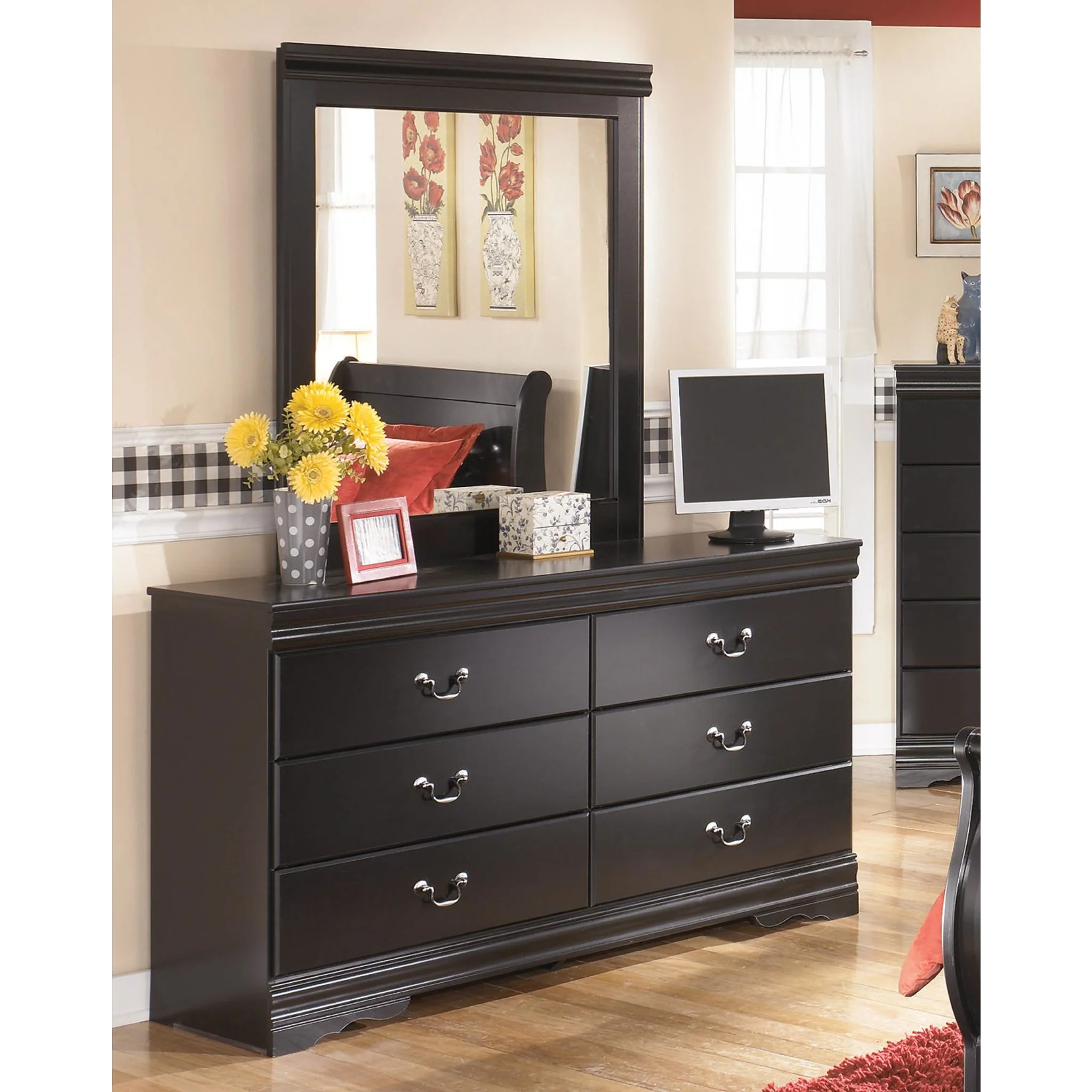 Huey Vineyard Dresser and Mirror - Image 2