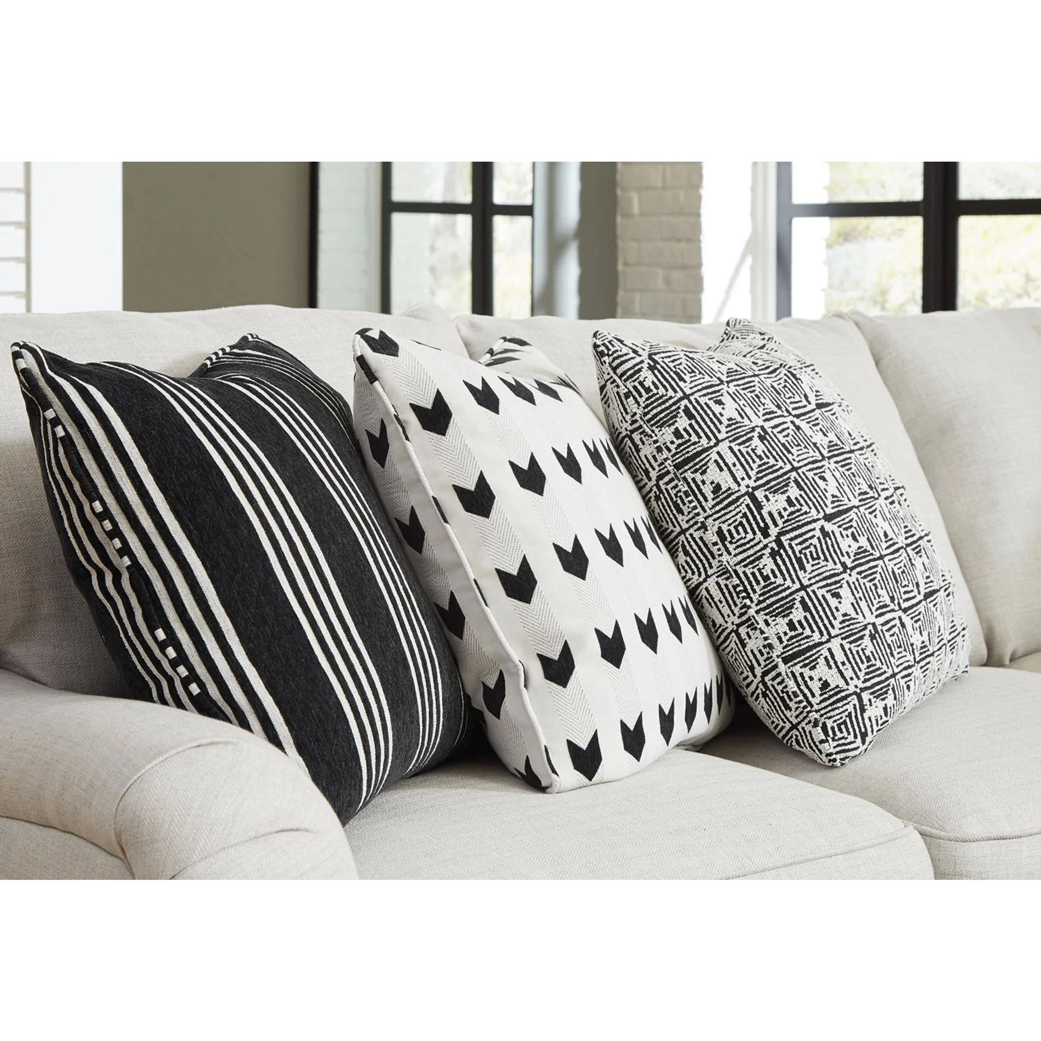 Huntsworth 2 Piece Sectional with Chaise - Image 4