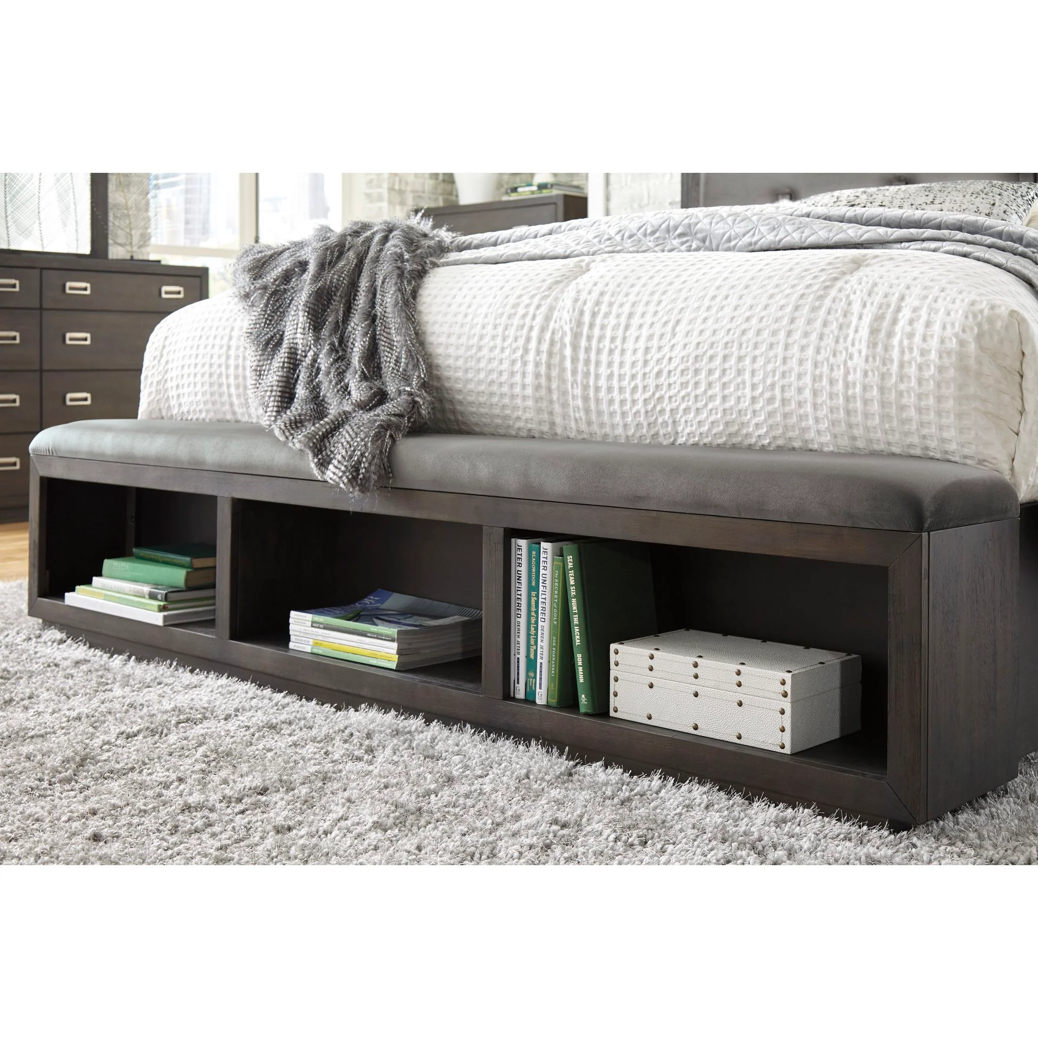 Hyndell 5 Piece Storage Bedroom - Image 3