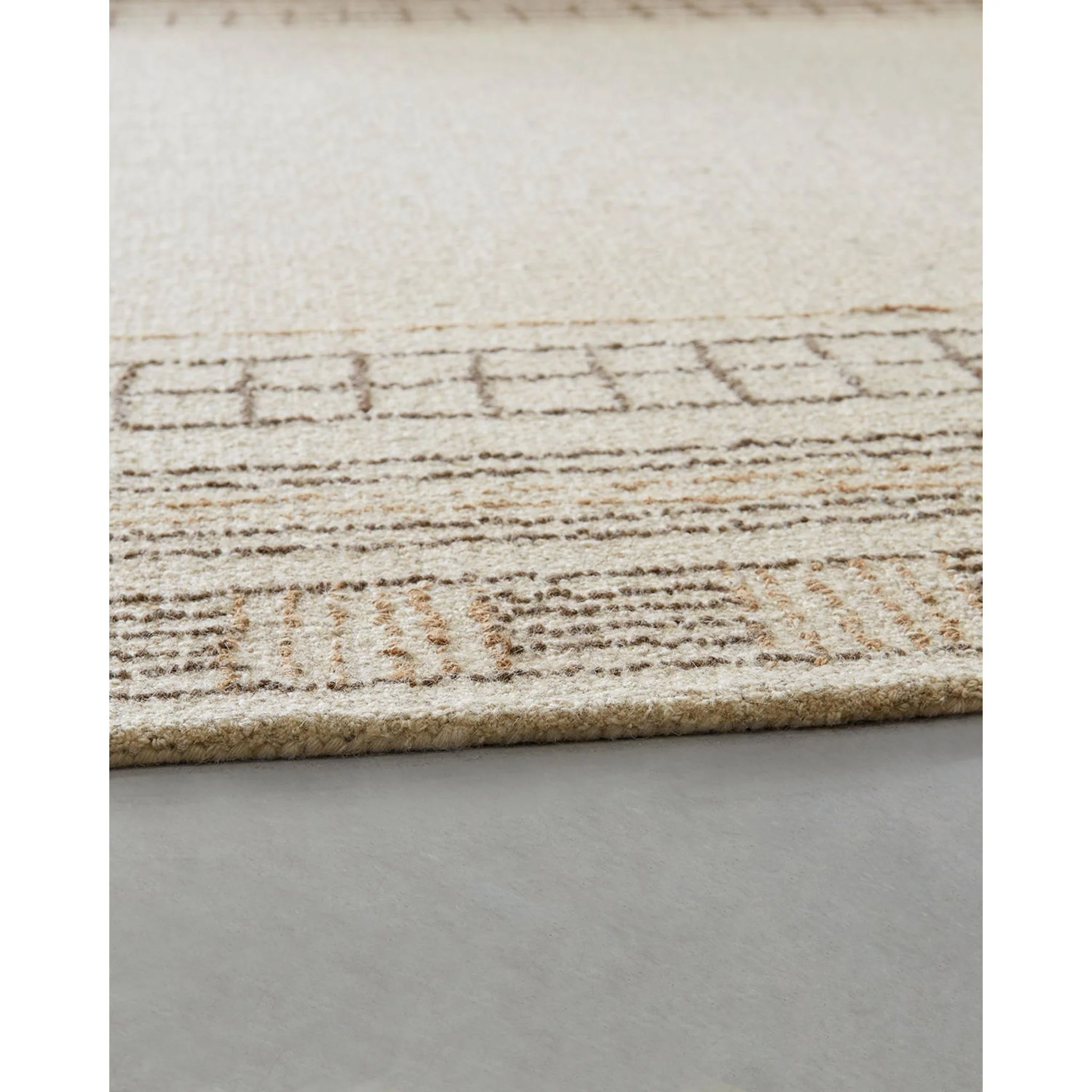 Idaman Area Rug - Image 4