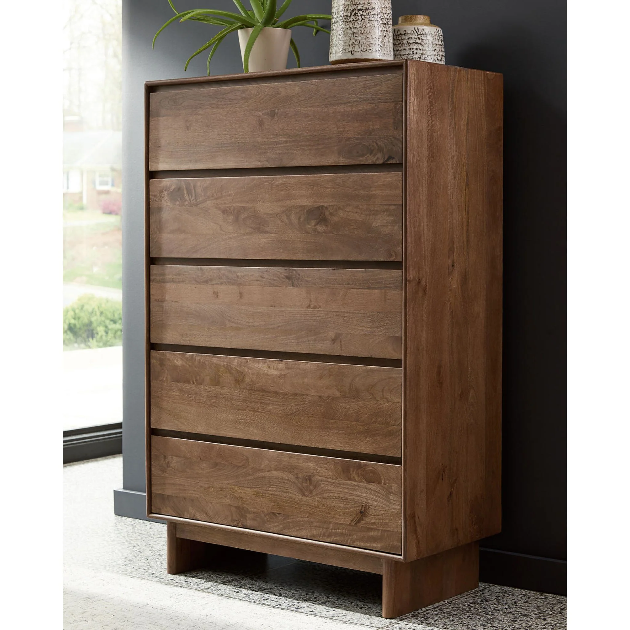 Isanti-Exclusive Chest - Image 11