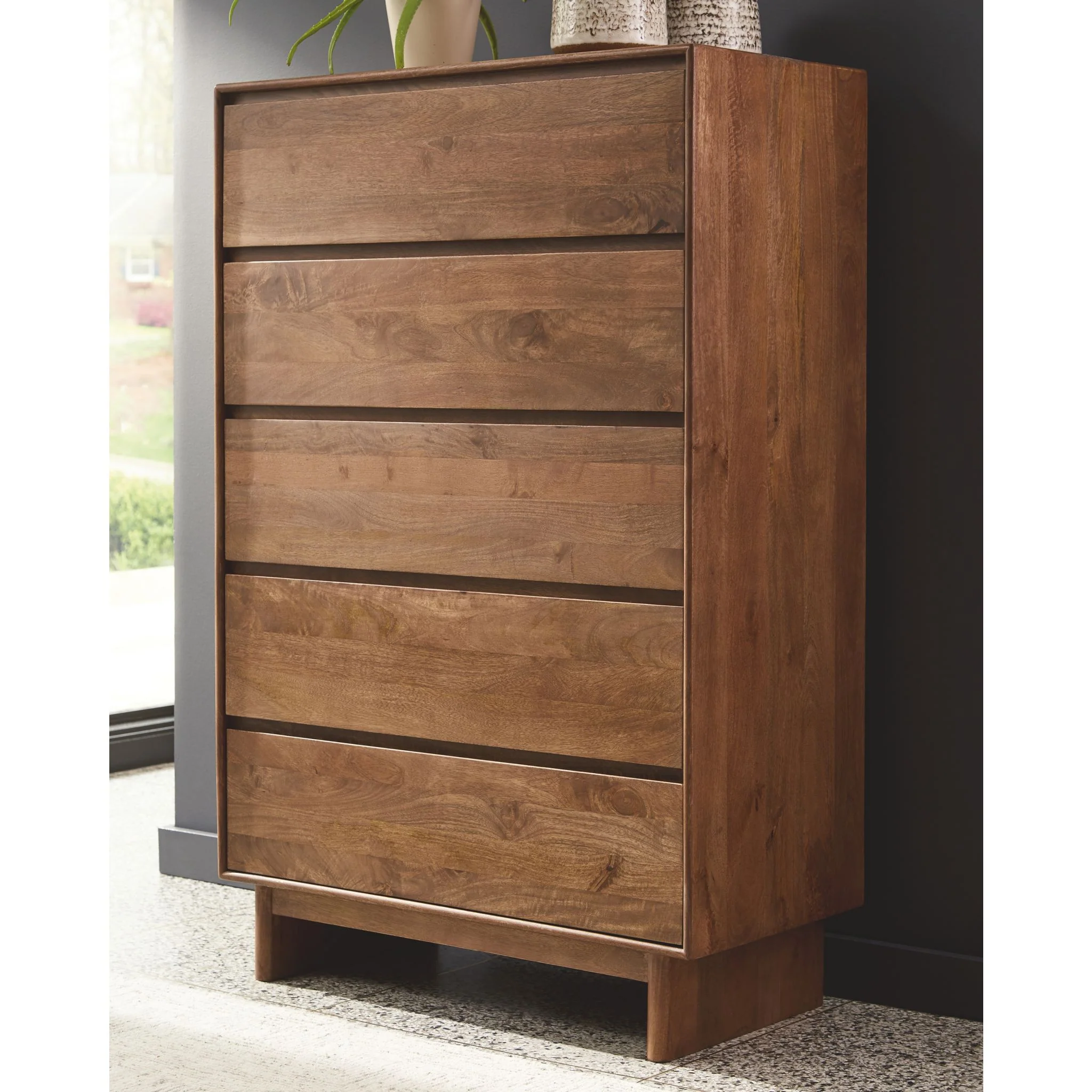 Isanti-Exclusive Chest - Image 2