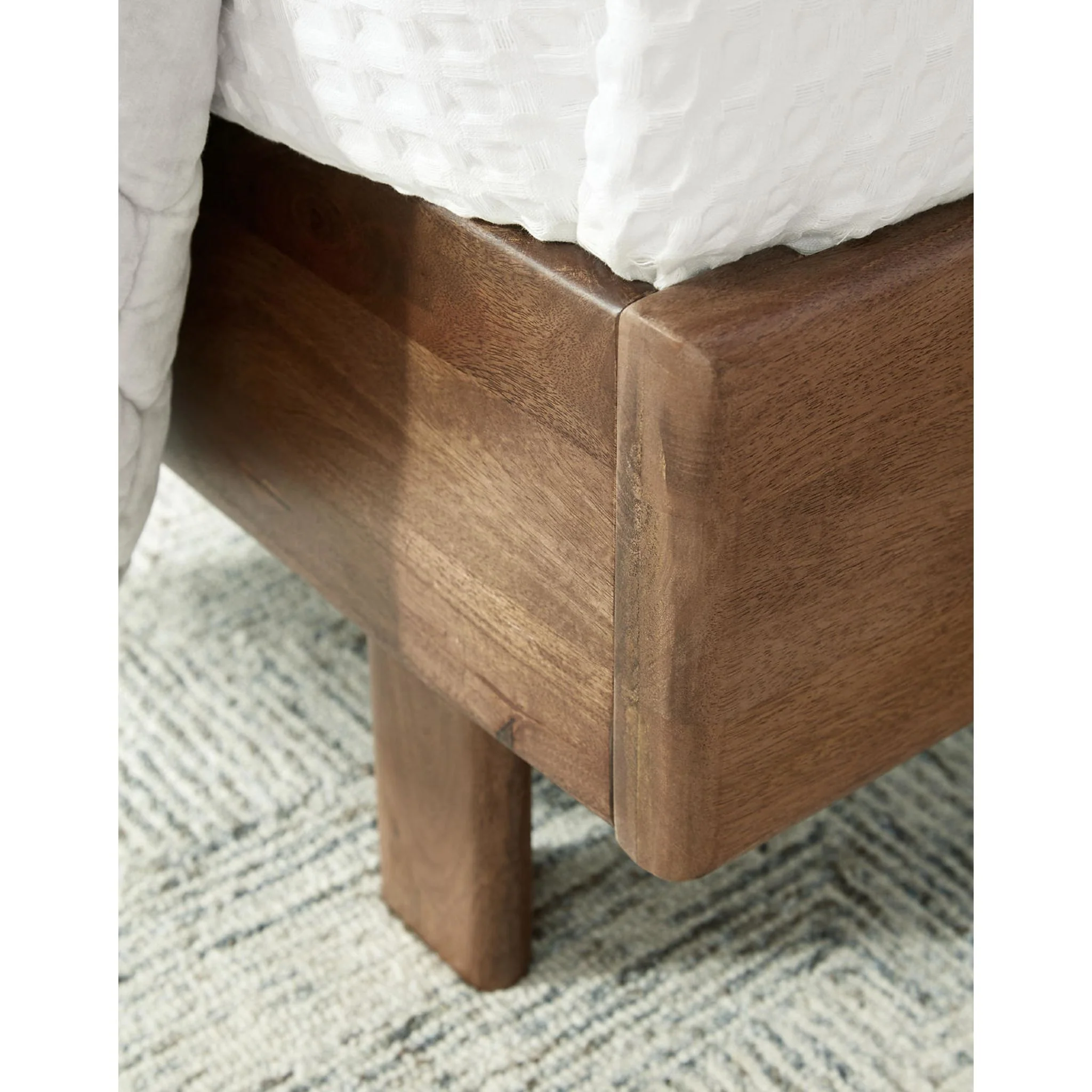 Isanti-Exclusive Platform Bed - Image 40