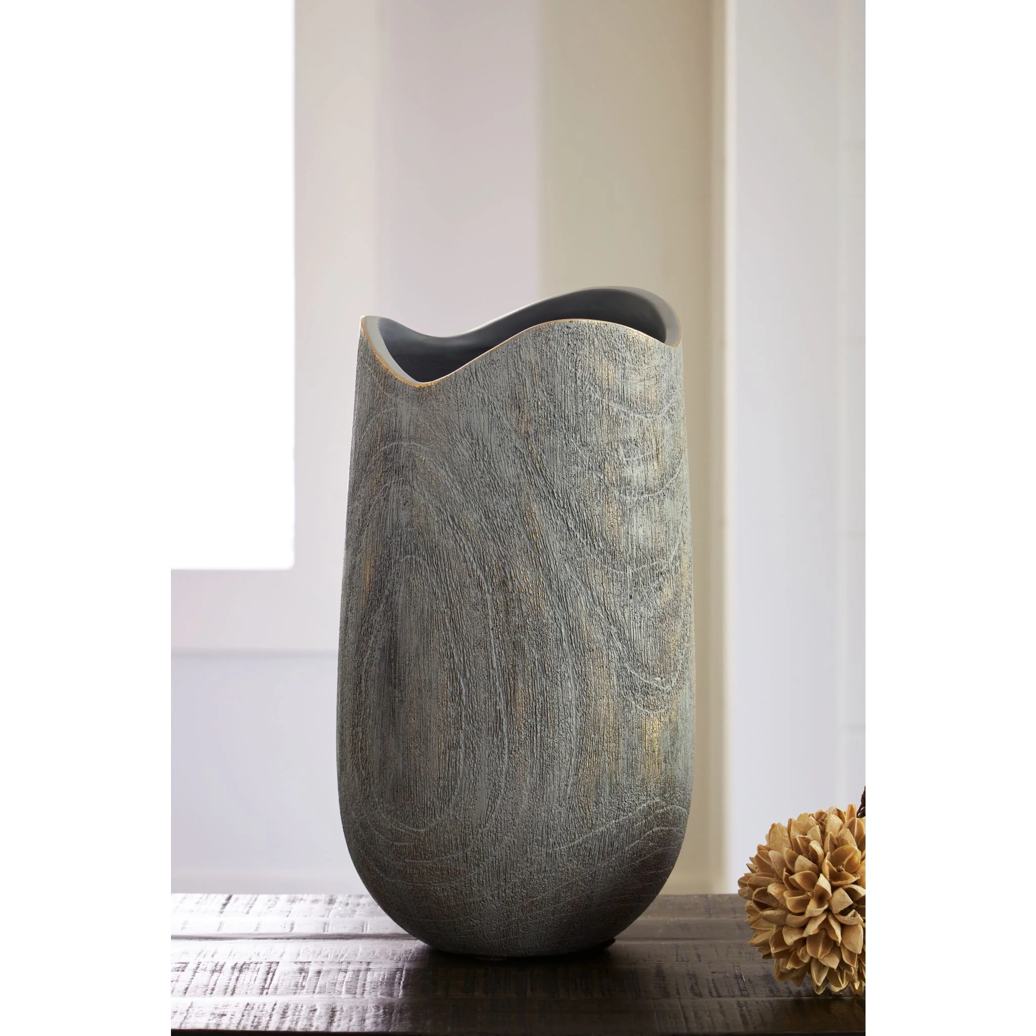 Iverly Vase - Image 2