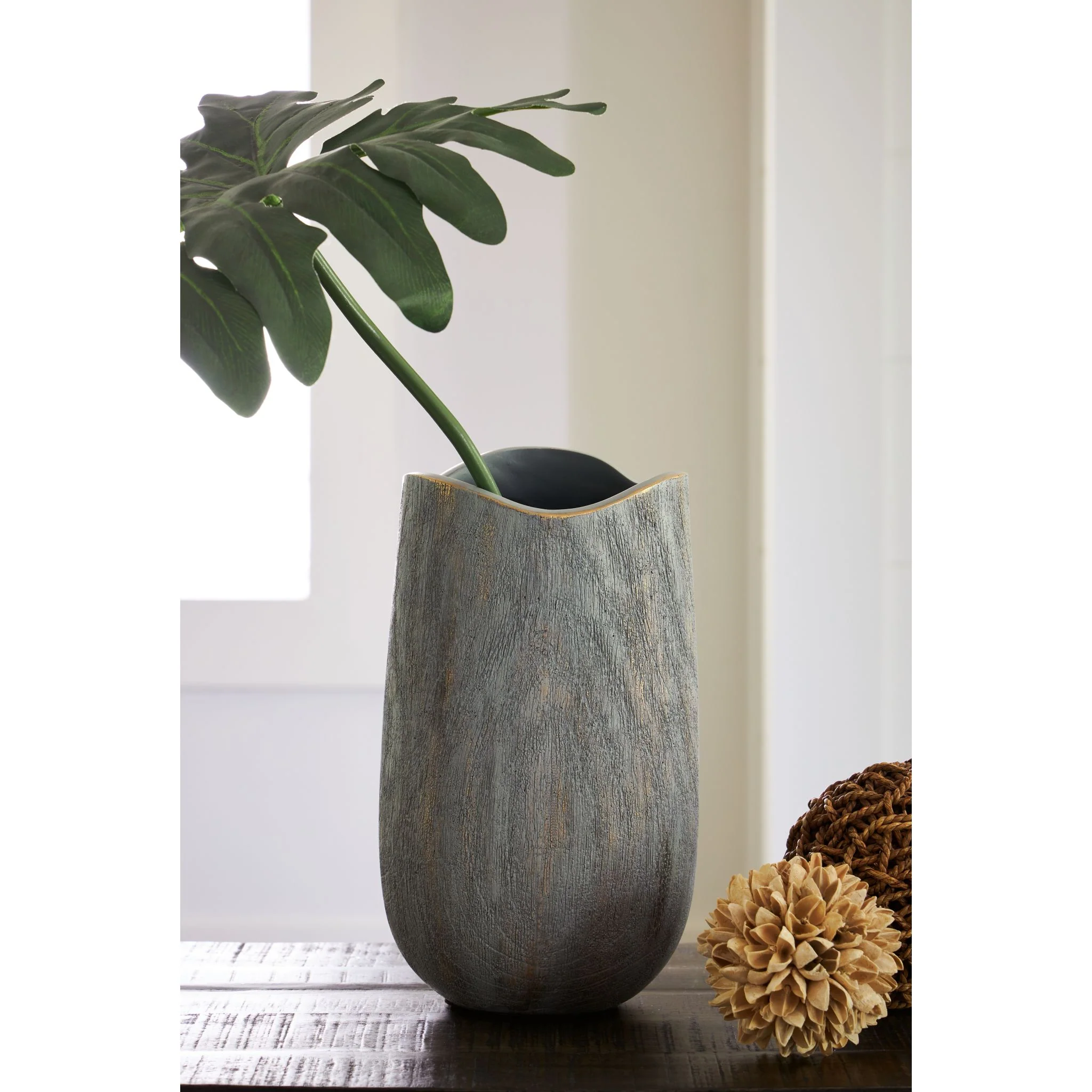Iverly Vase - Image 2