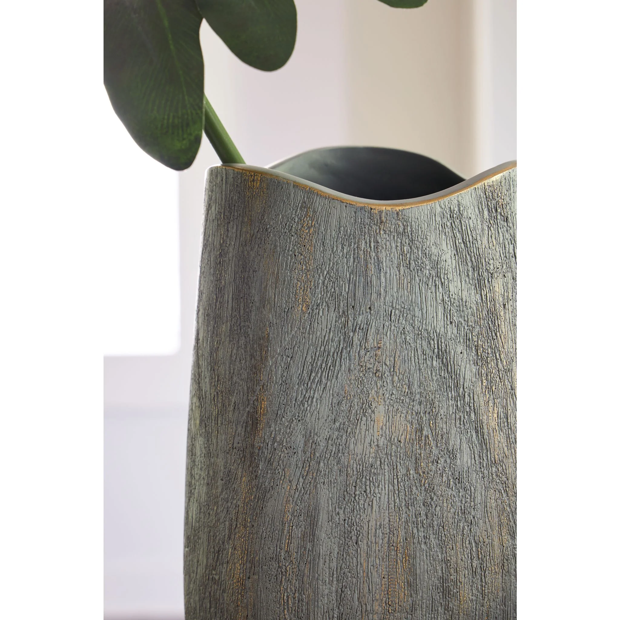 Iverly Vase - Image 4