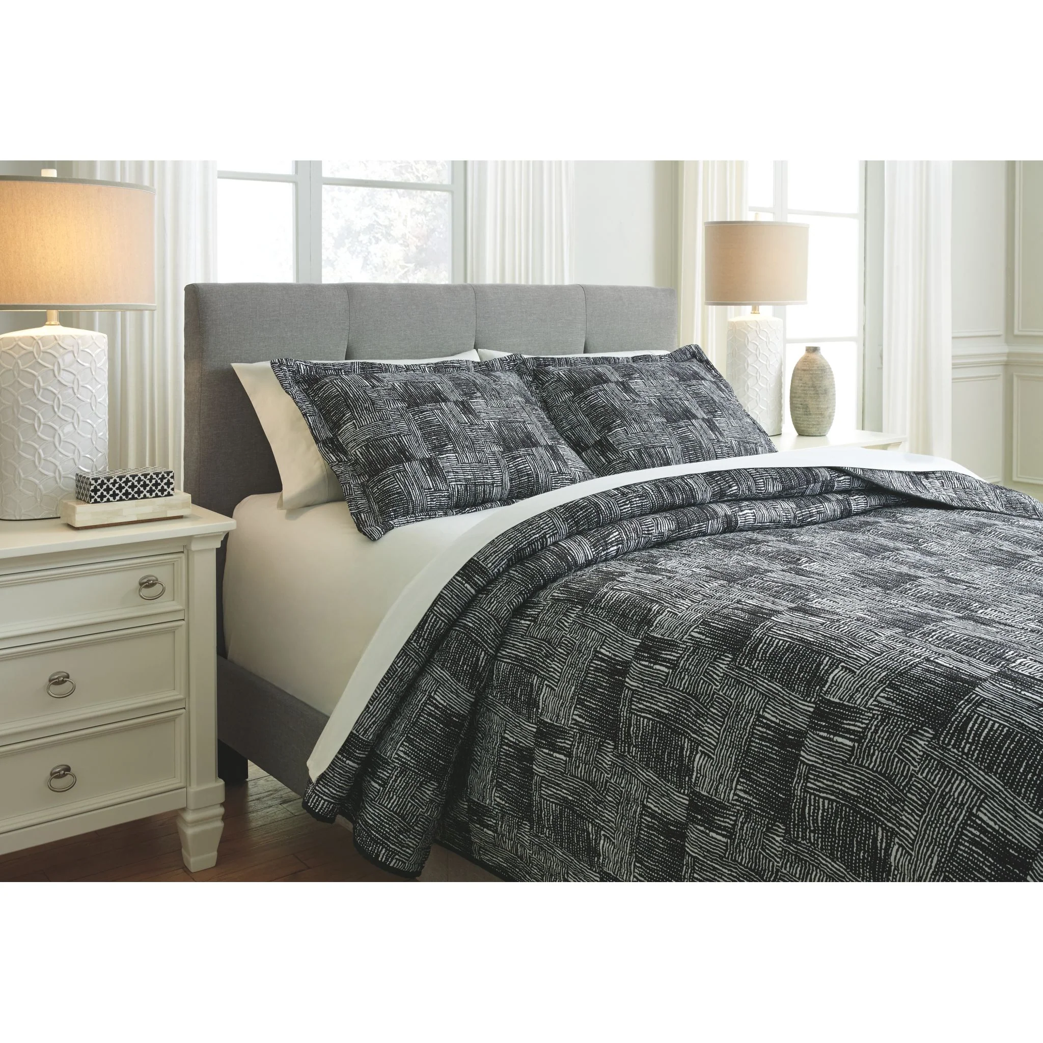 Jabesh Queen Quilt Set - Image 3