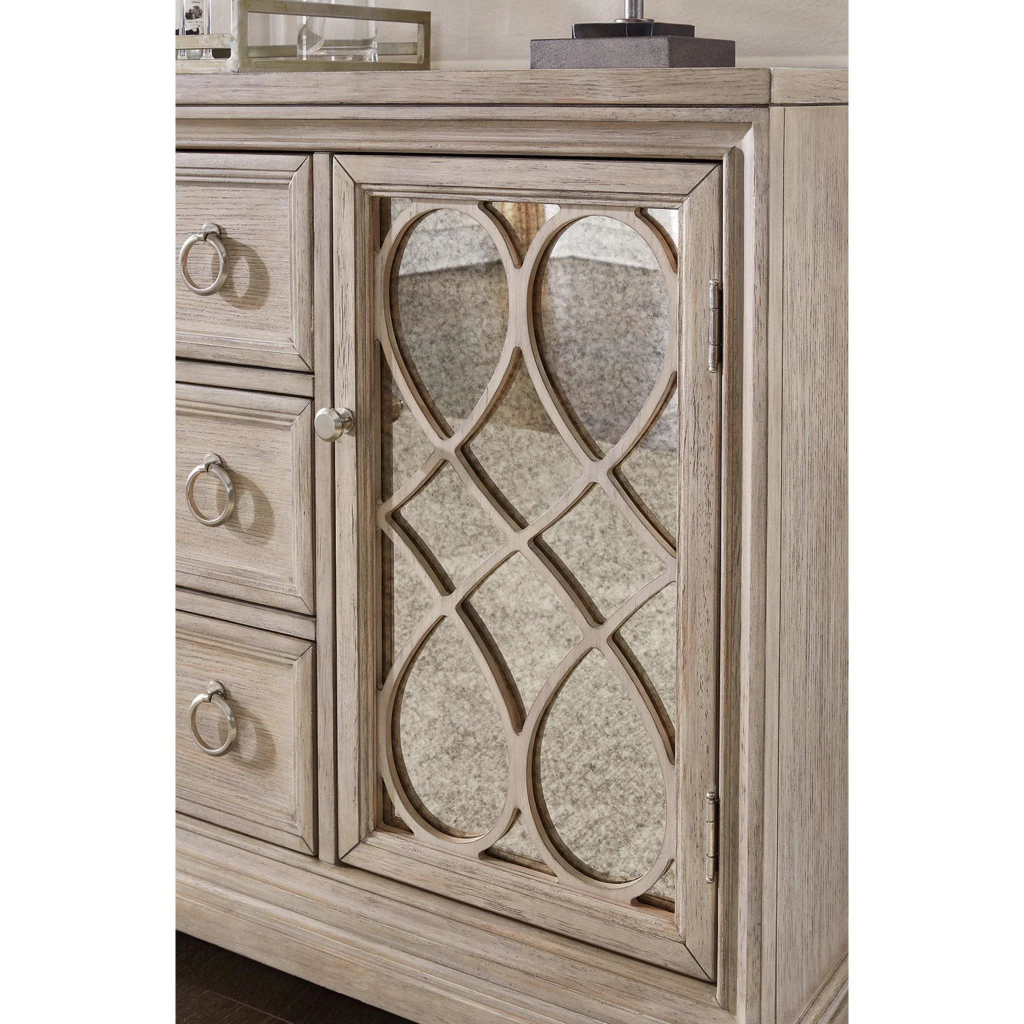 Jorlaina-Exclusive Dining Server - Image 4
