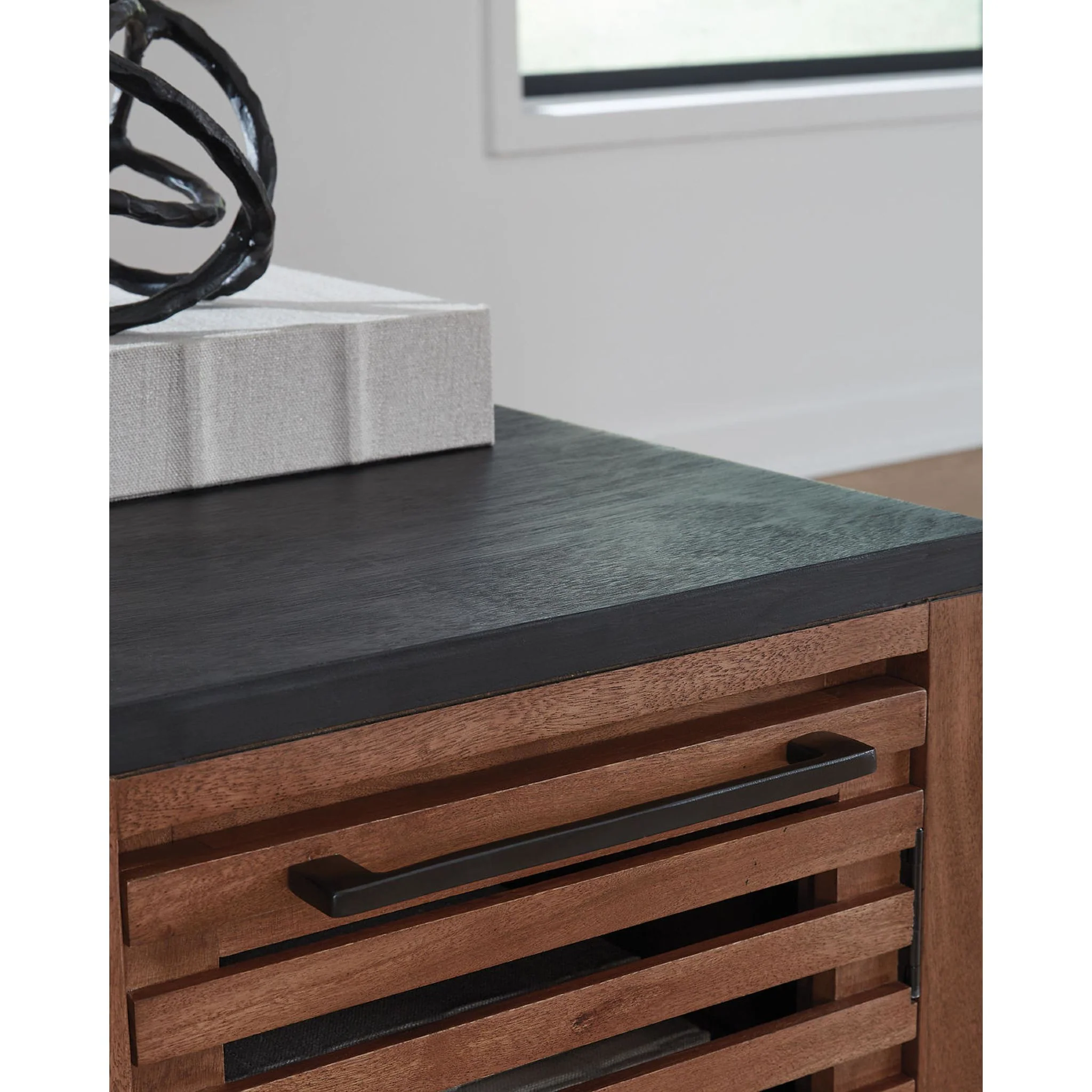Kallari Chairside End Table - Image 8