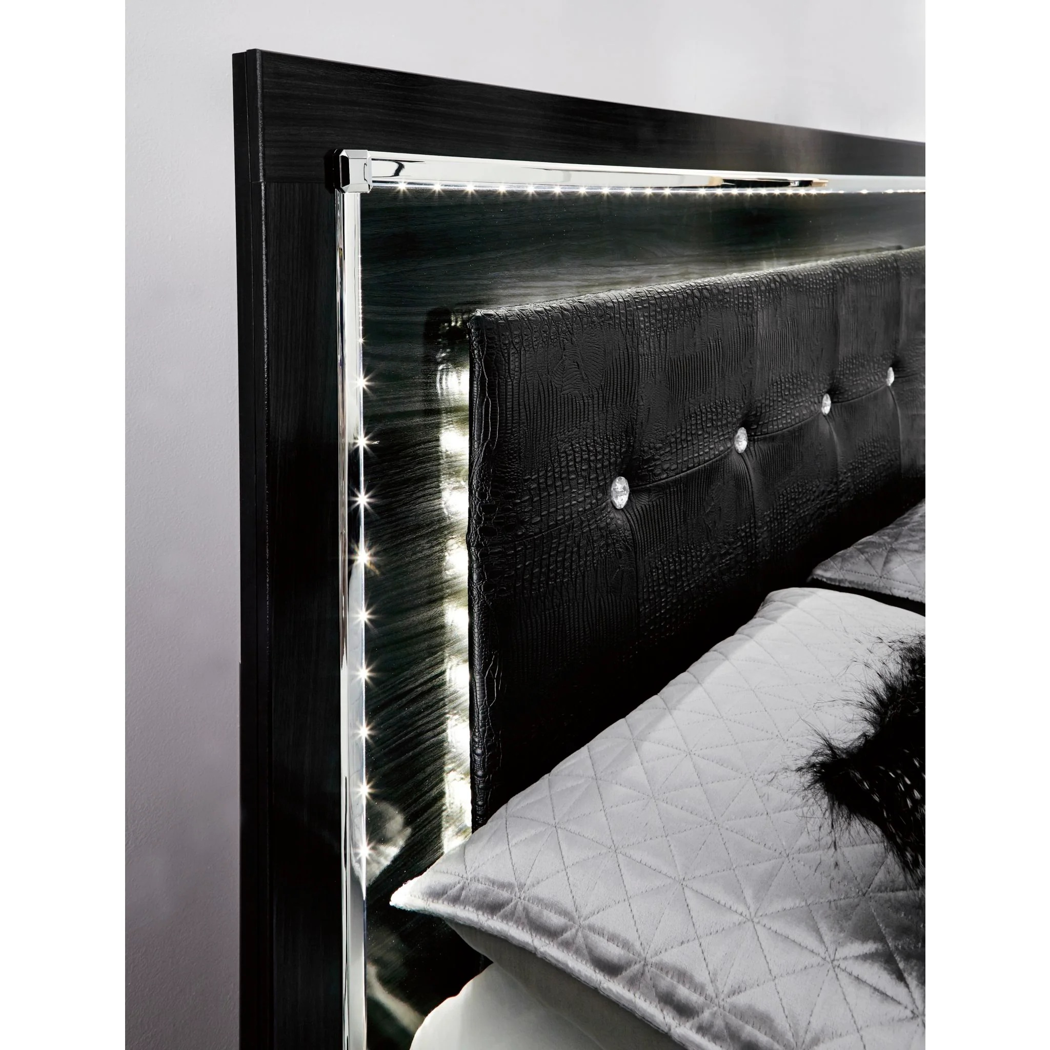 Kaydell Panel Bed - Image 15