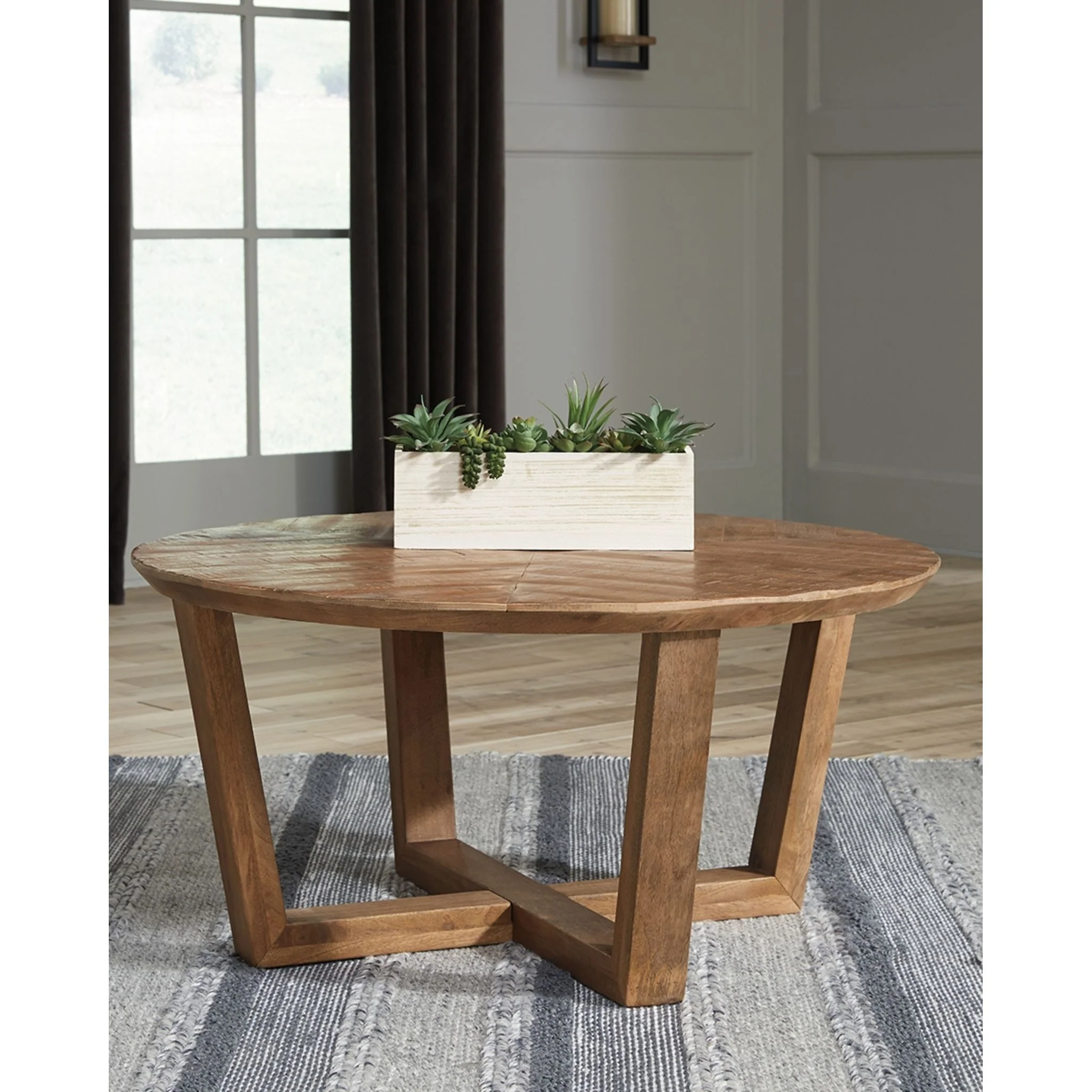 Kinnshee Round Cocktail Table - Image 2