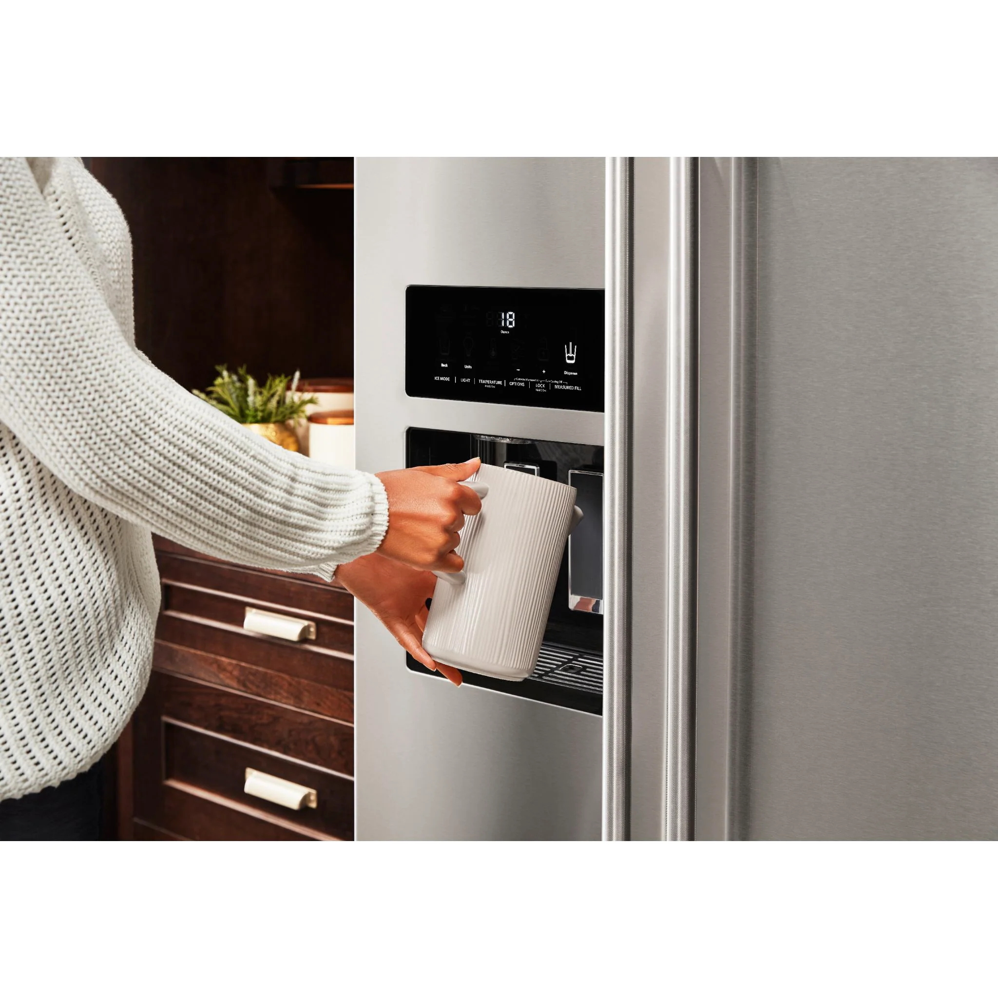 KitchenAid  24.8 cu.. ft. Side-by-Side Refrigerator with Exterior Ice and Water and PrintShield finish - Stainless Steel (KRSF705HPS) - Image 18