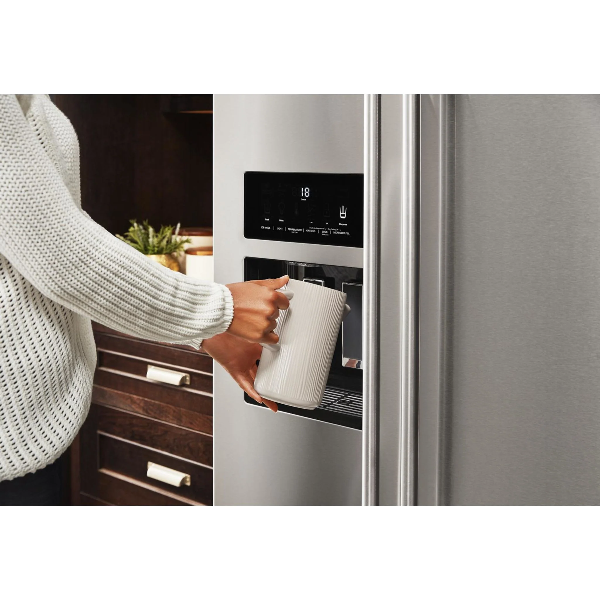 KitchenAid  24.8 cu.. ft. Side-by-Side Refrigerator with Exterior Ice and Water and PrintShield finish - Stainless Steel (KRSF705HPS) - Image 24