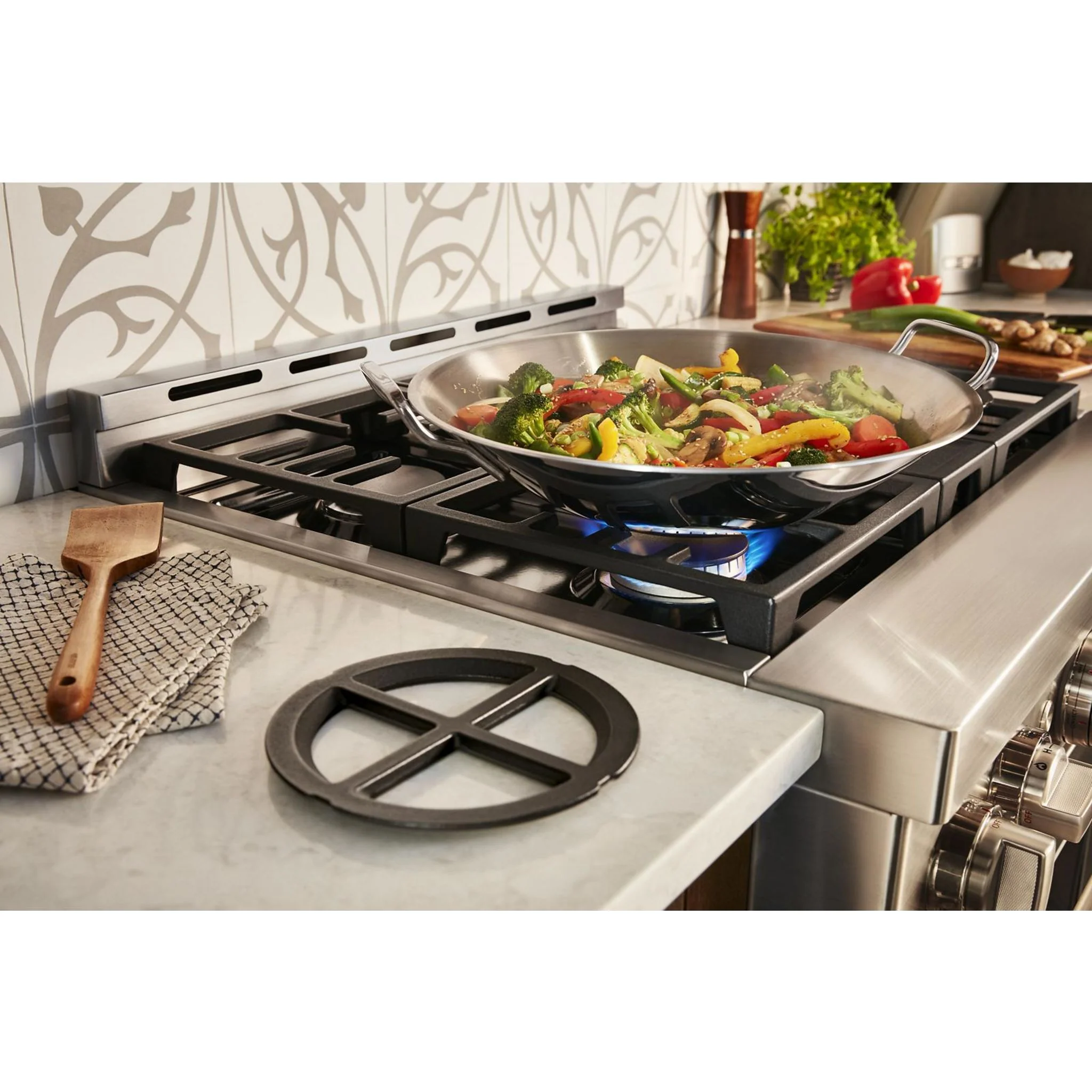 KitchenAid  30'' Smart Commercial-Style Gas Range with 4 Burners - Yellow Pepper (KFGC500JYP) - Image 35