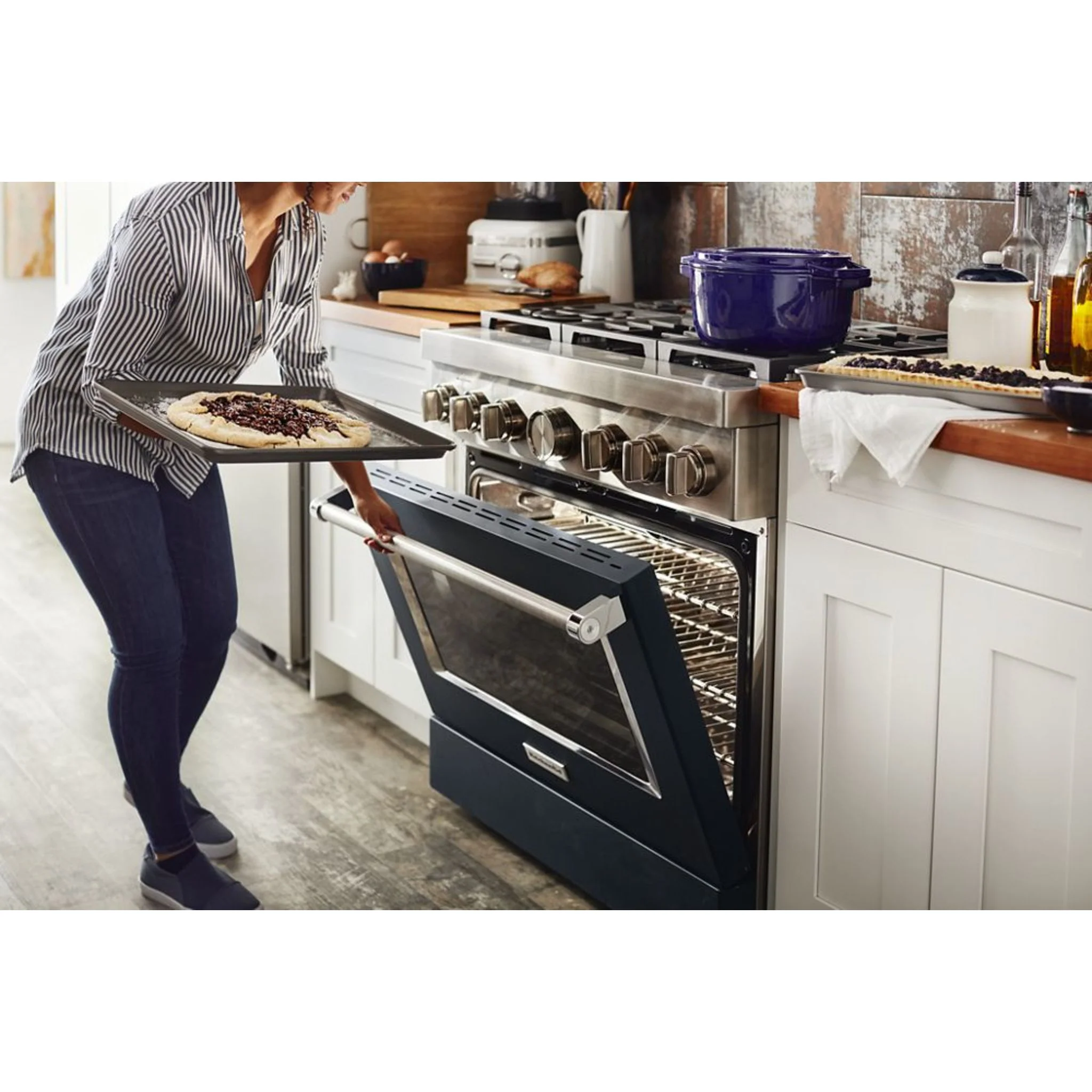 KitchenAid  36'' Smart Commercial-Style Dual Fuel Range with 6 Burners - Yellow Pepper (KFDC506JYP) - Image 47