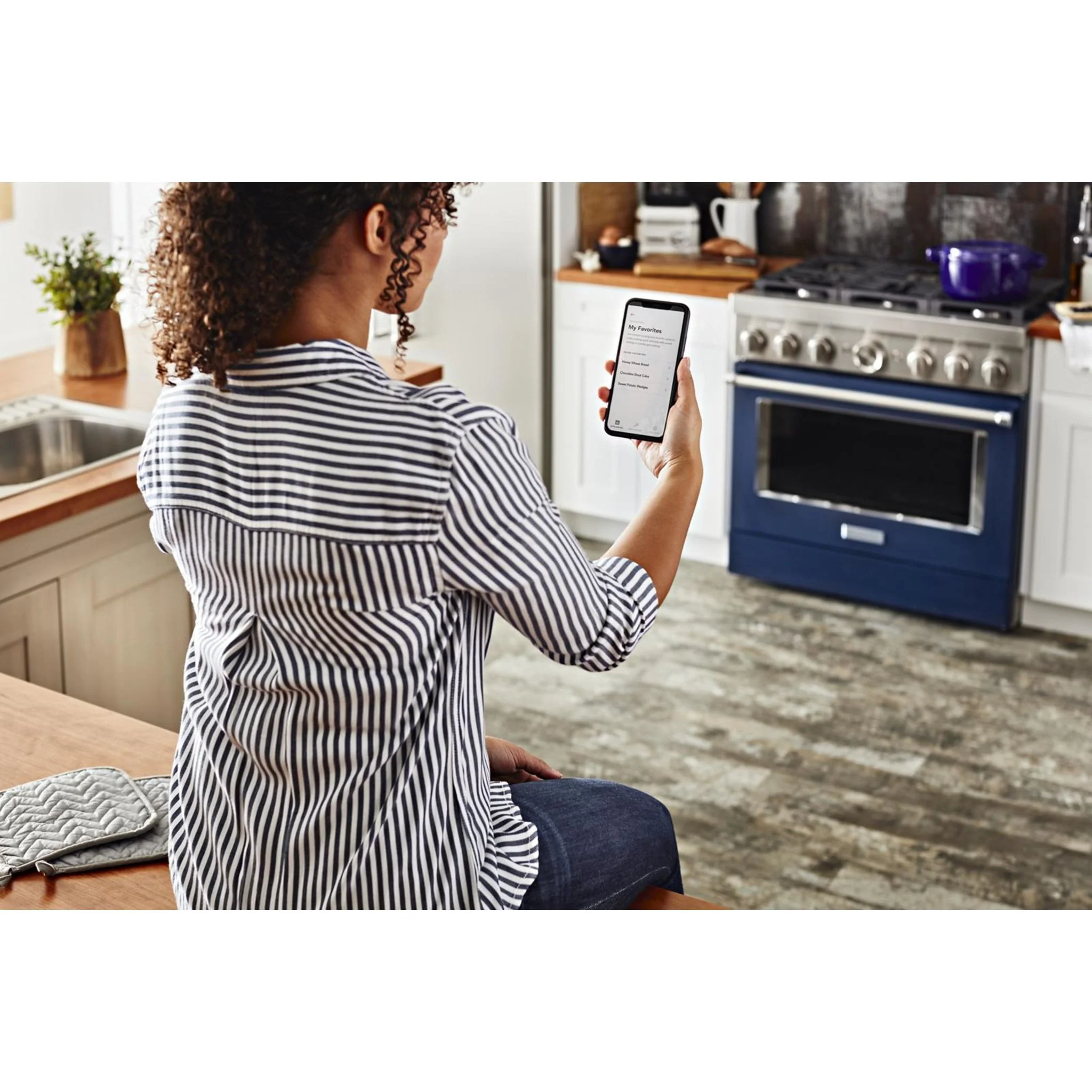 KitchenAid  36'' Smart Commercial-Style Gas Range with 6 Burners - Ink Blue (KFGC506JIB) - Image 35