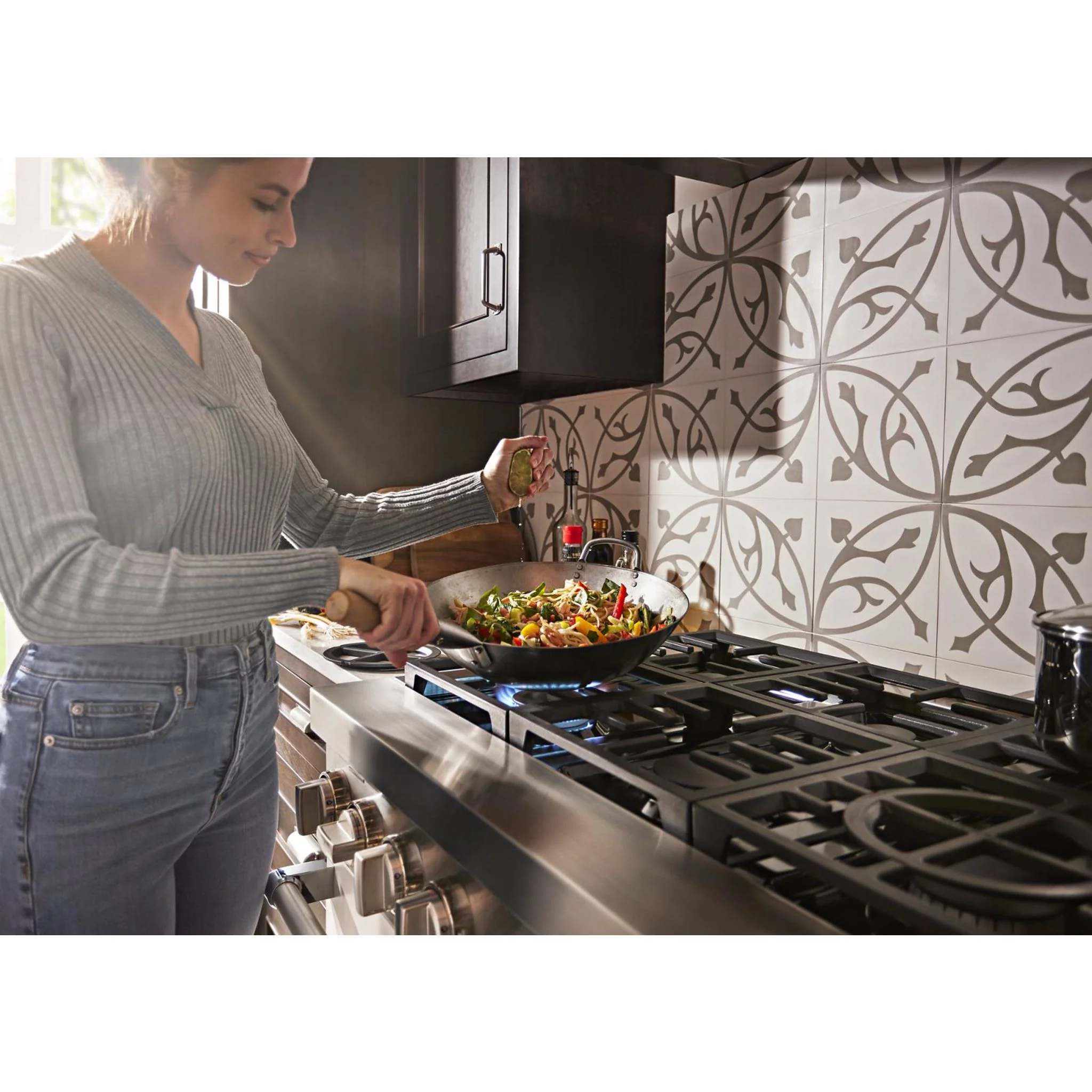 KitchenAid  48'' Smart Commercial-Style Dual Fuel Range with Griddle - Milkshake (KFDC558JMH) - Image 30