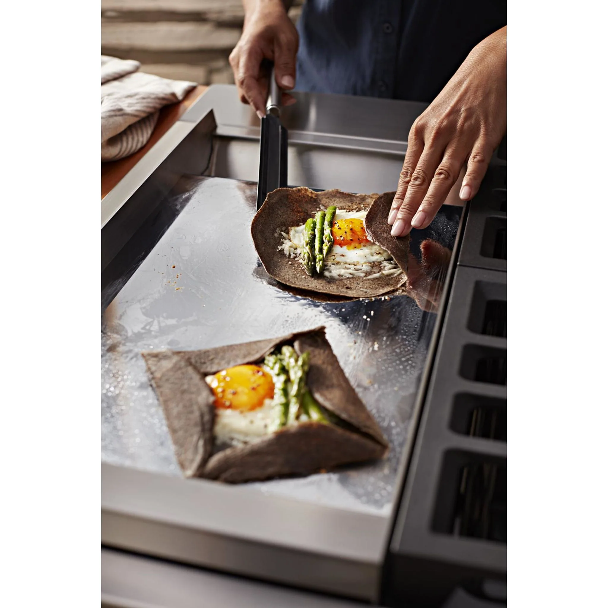 KitchenAid  48'' Smart Commercial-Style Dual Fuel Range with Griddle - Stainless Steel (KFDC558JSS) - Image 22