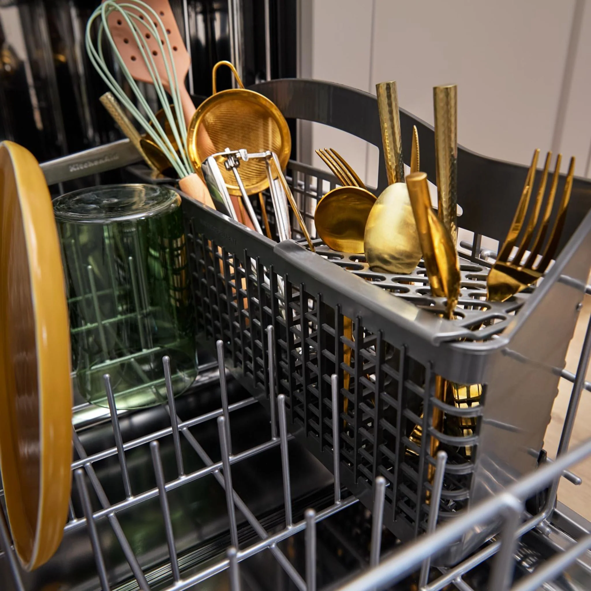 KitchenAid Third Level Utensil Rack Dishwasher with 30+ Total Wash Jets in PrintShieldFinish, 47 dBA -PrintShield Stainless (KDFS224SPS) - Image 14