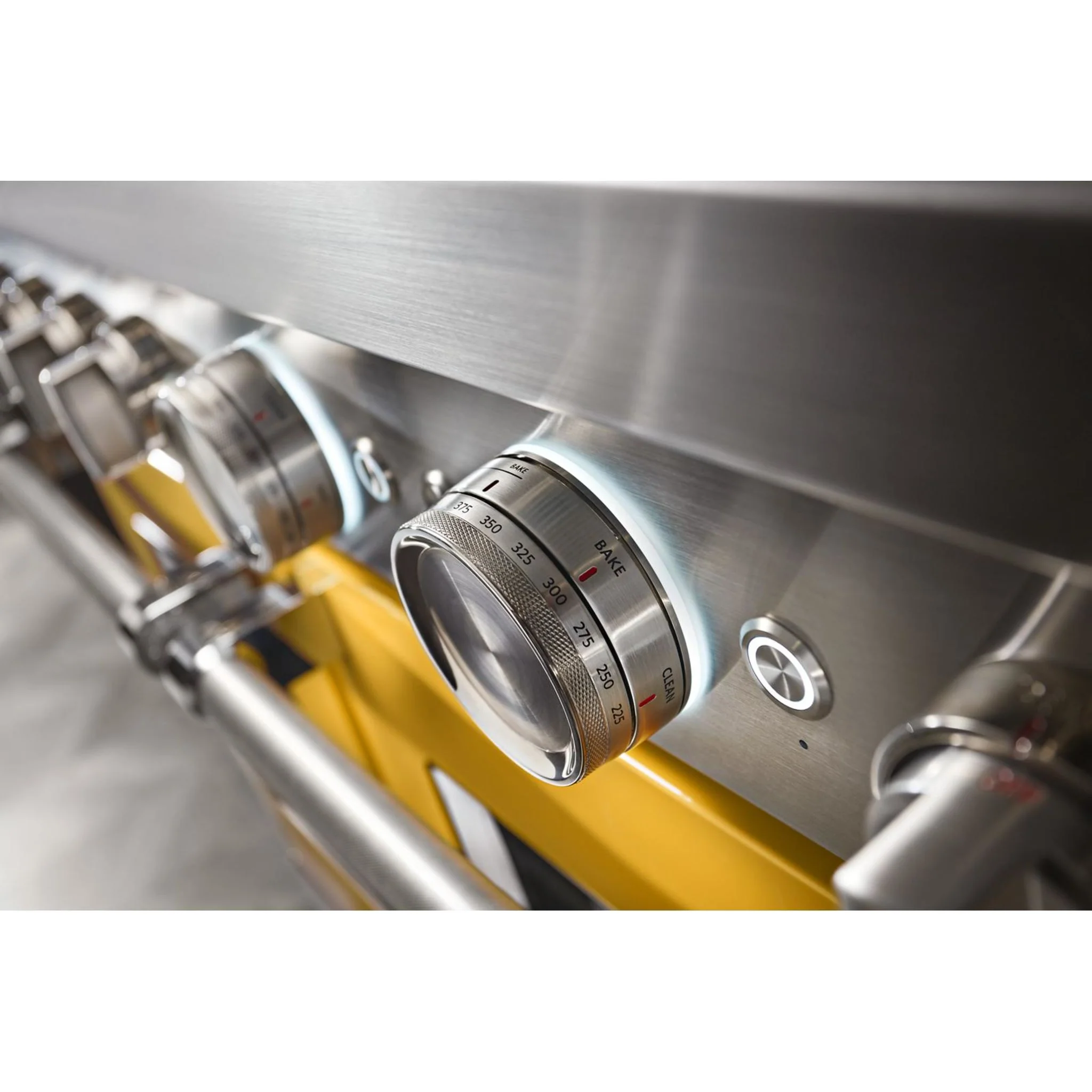 KitchenAid  48'' Smart Commercial-Style Dual Fuel Range with Griddle - Yellow Pepper (KFDC558JYP) - Image 19
