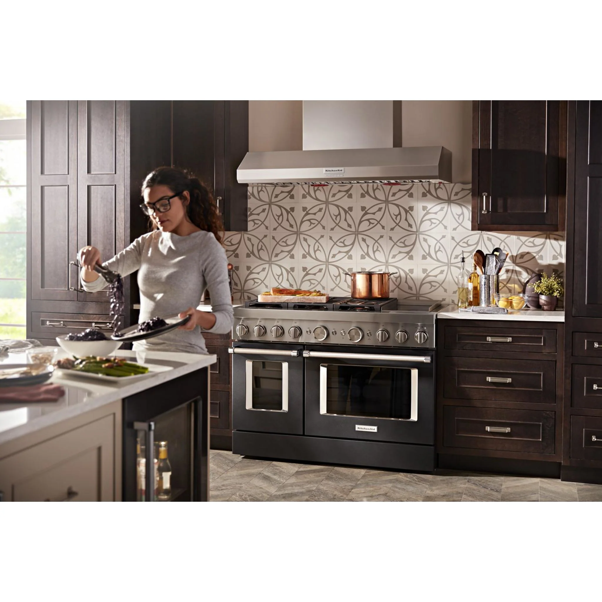 KitchenAid  48'' Smart Commercial-Style Dual Fuel Range with Griddle - Imperial Black (KFDC558JBK) - Image 64