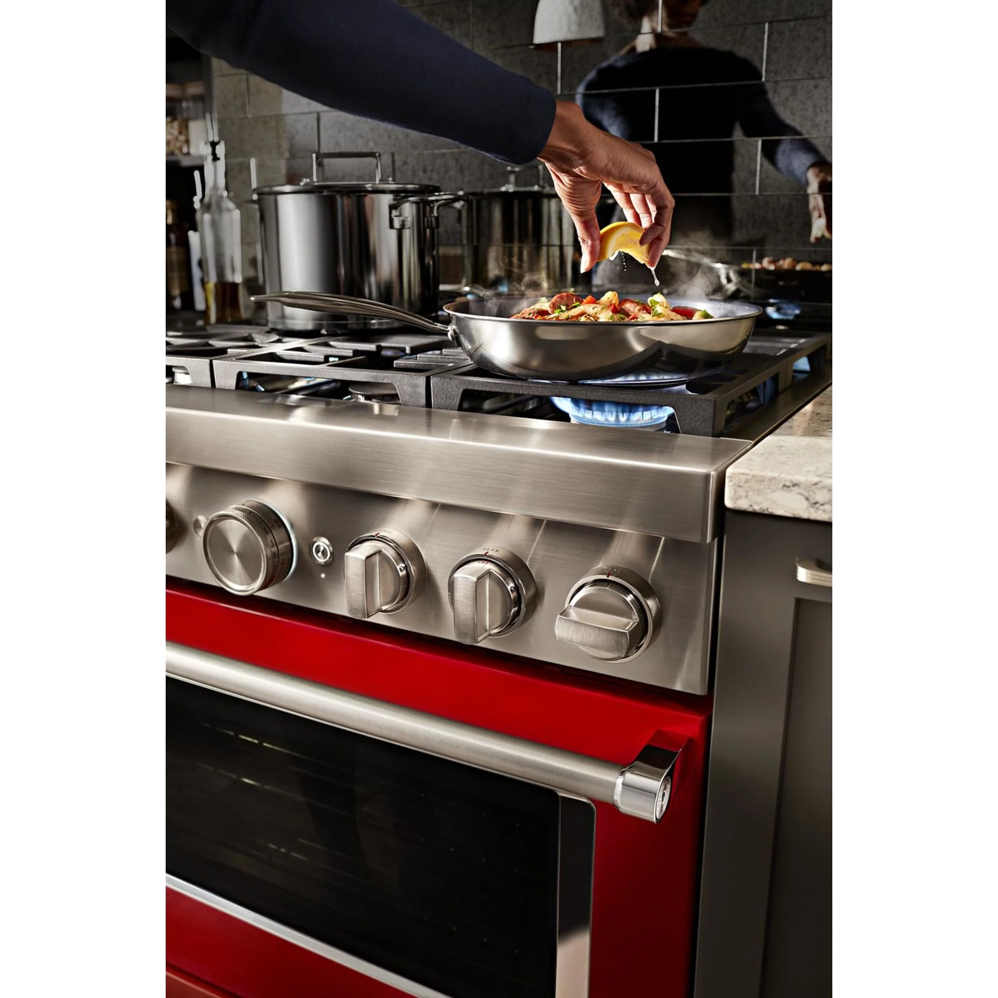 KitchenAid  36'' Smart Commercial-Style Dual Fuel Range with 6 Burners - Passion Red (KFDC506JPA) - Image 6