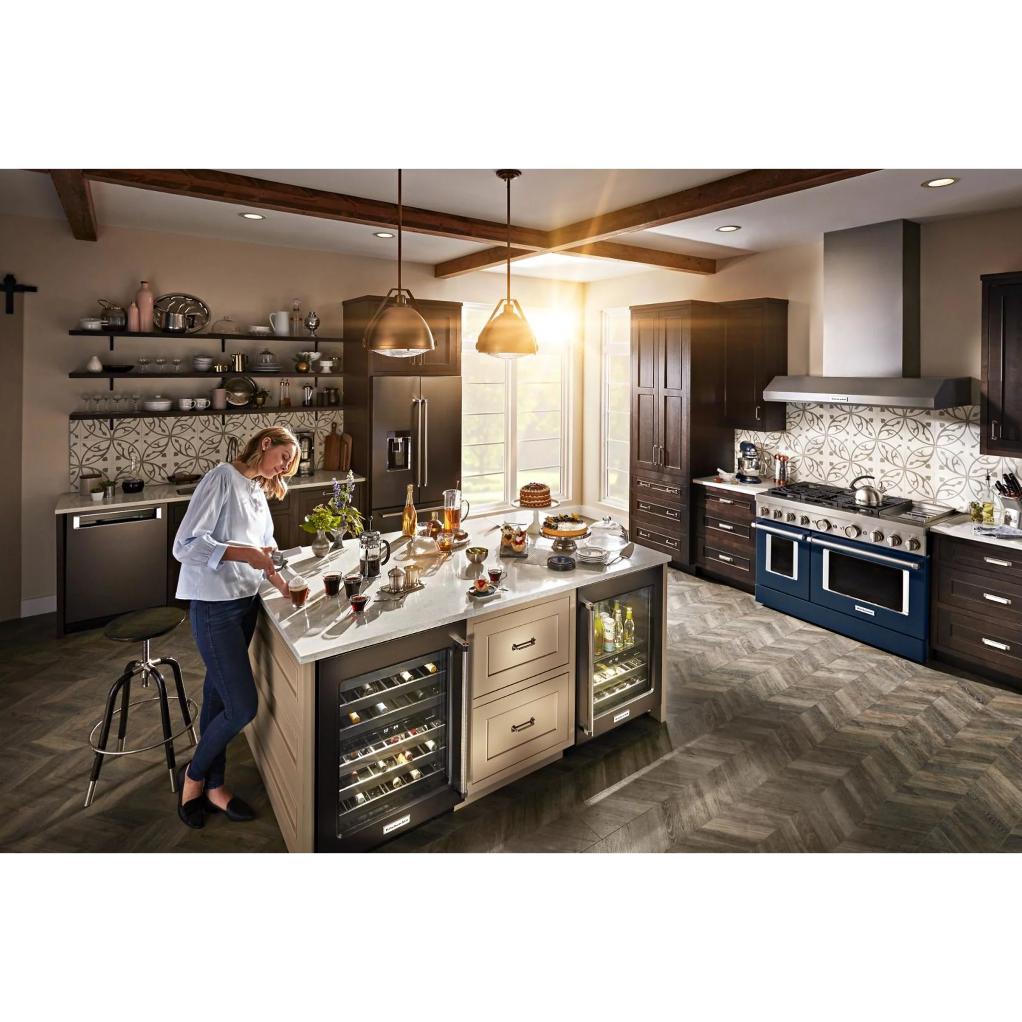 KitchenAid 23.8 cu. ft. 36" Counter-Depth French Door Platinum Interior Refrigerator with PrintShieldFinish -Black Stainless (KRFC704FBS) - Image 17