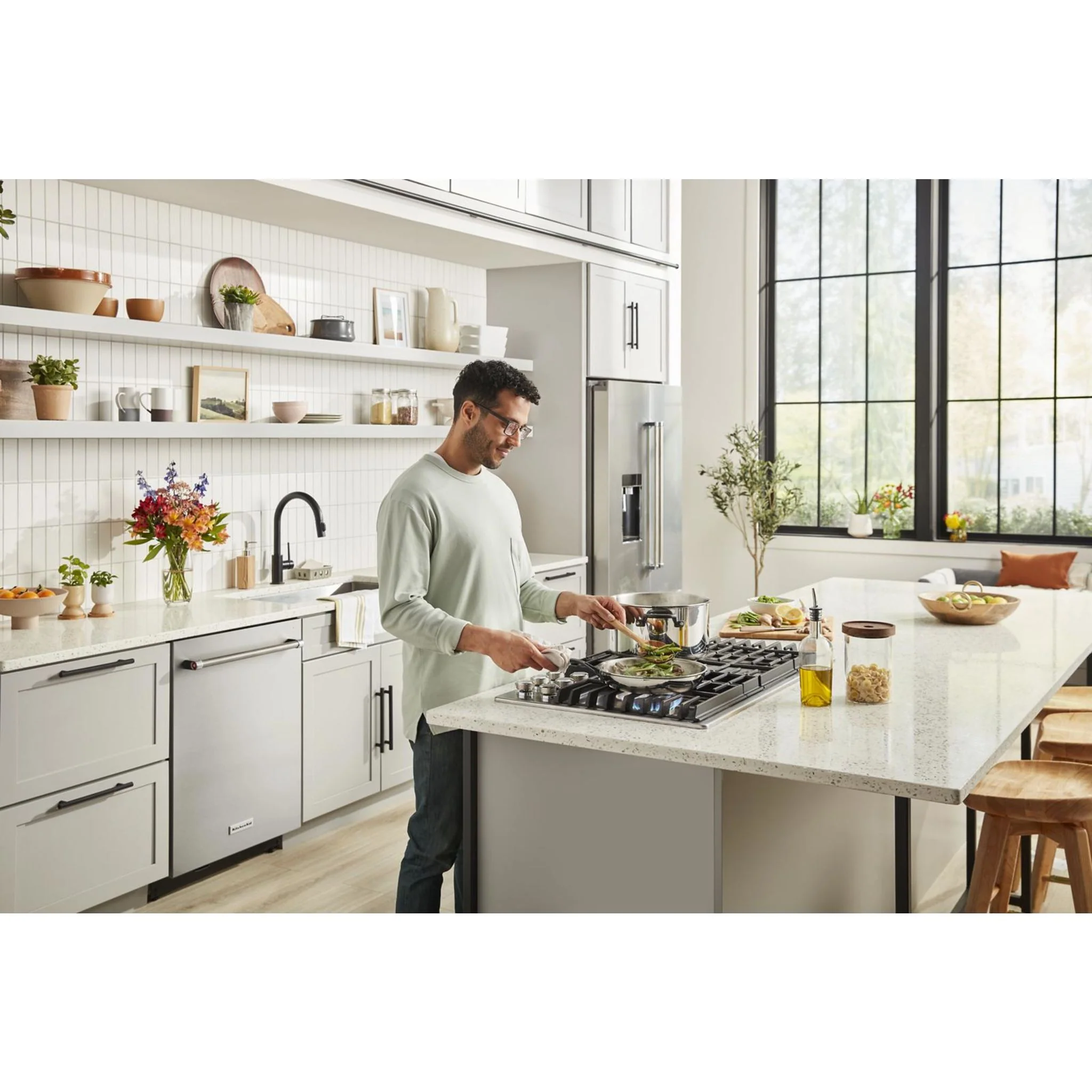 KitchenAid 23.8 cu. ft. 36" Counter-Depth French Door Platinum Interior Refrigerator with PrintShieldFinish -Stainless Steel (KRFC704FPS) - Image 17
