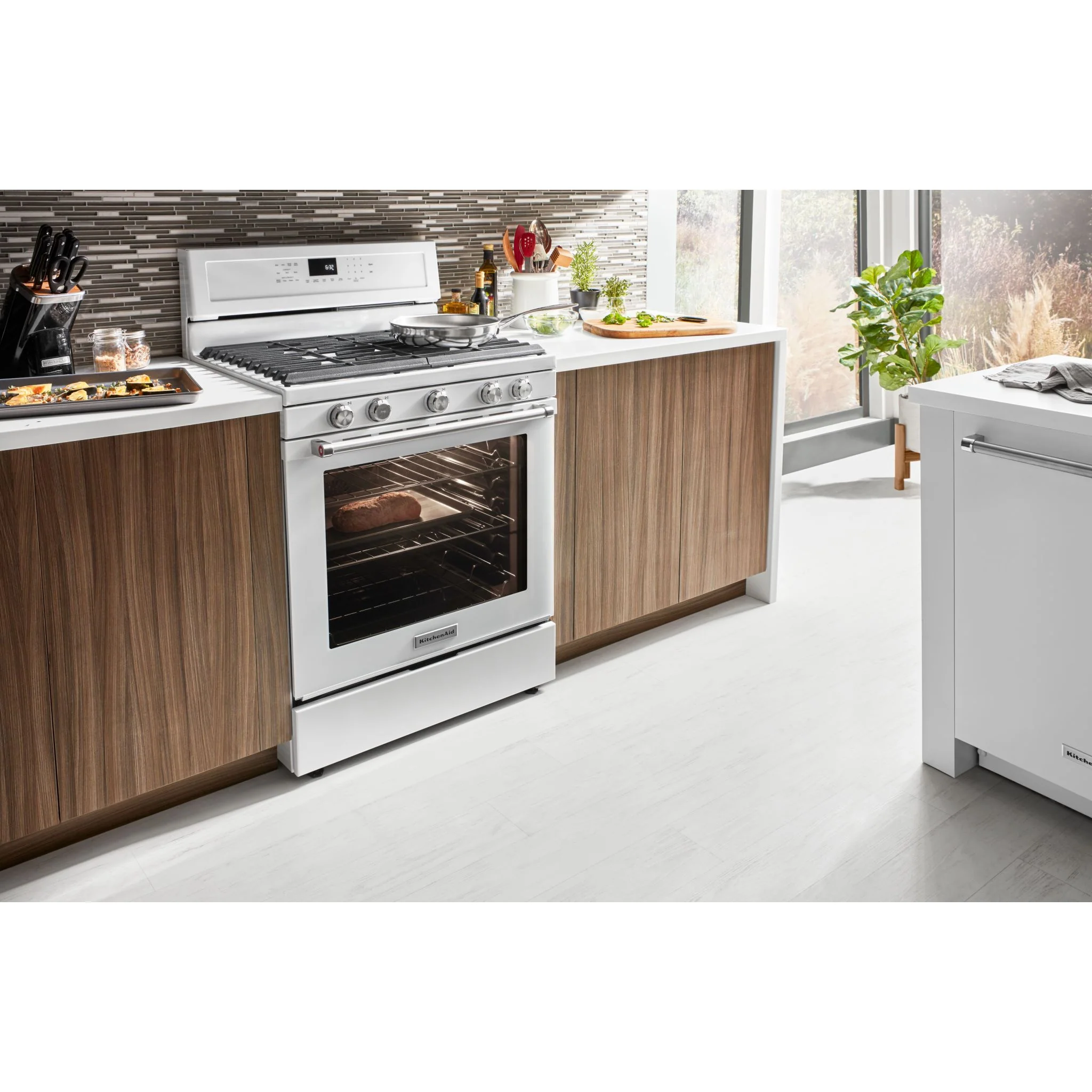 KitchenAid 30" 5-Burner Gas Convection Range - White (KFGG500EWH) - Image 10