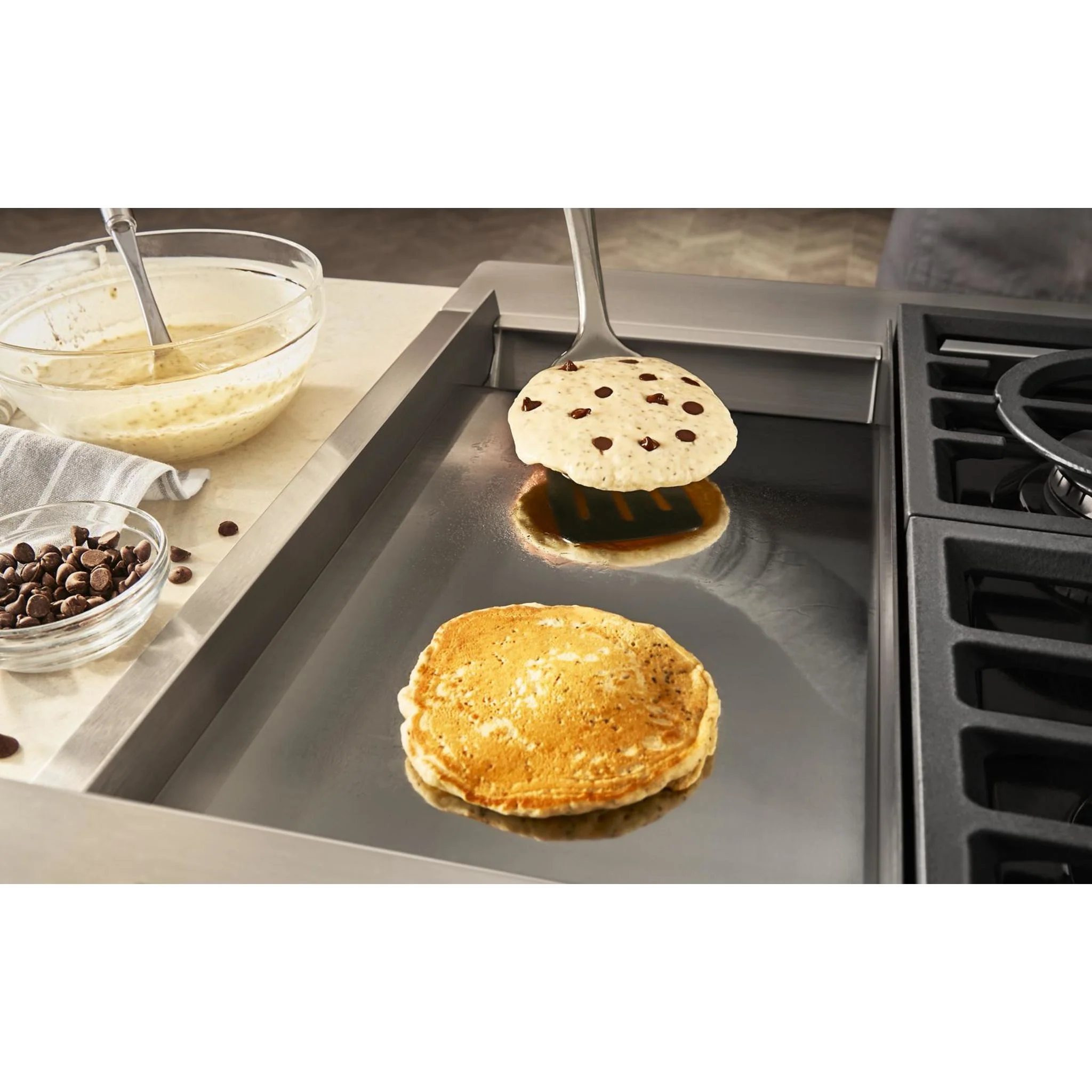 KitchenAid  48'' Smart Commercial-Style Gas Range with Griddle - Imperial Black (KFGC558JBK) - Image 34