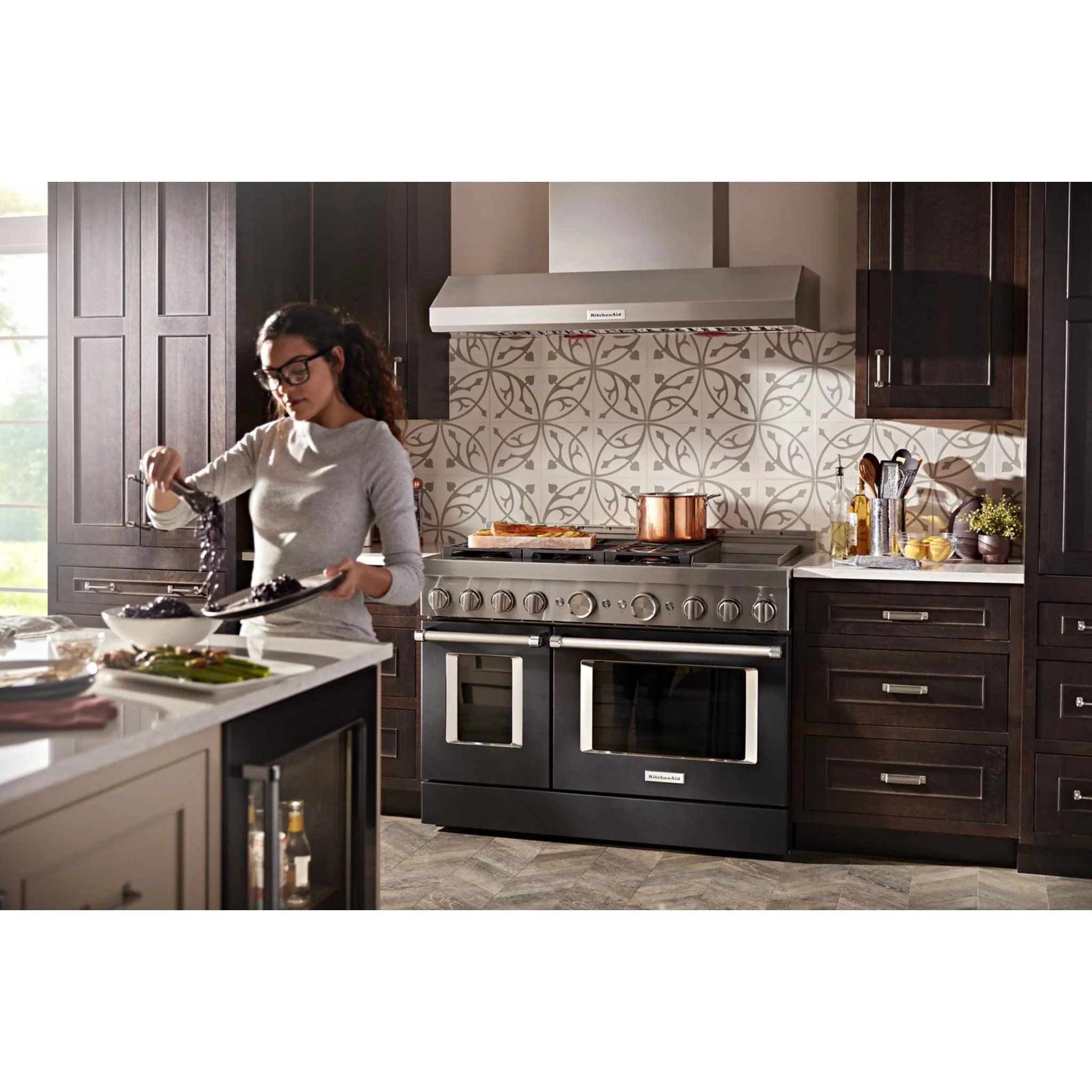 KitchenAid  48'' Smart Commercial-Style Gas Range with Griddle - Imperial Black (KFGC558JBK) - Image 7