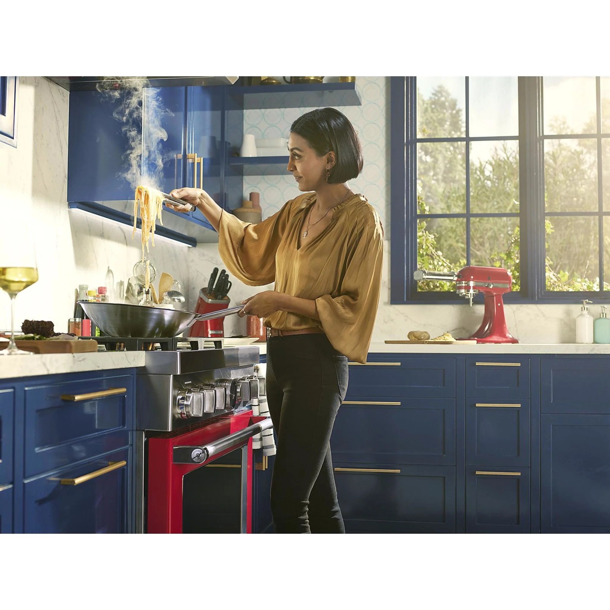 KitchenAid  36'' Smart Commercial-Style Gas Range with 6 Burners - Passion Red (KFGC506JPA) - Image 60