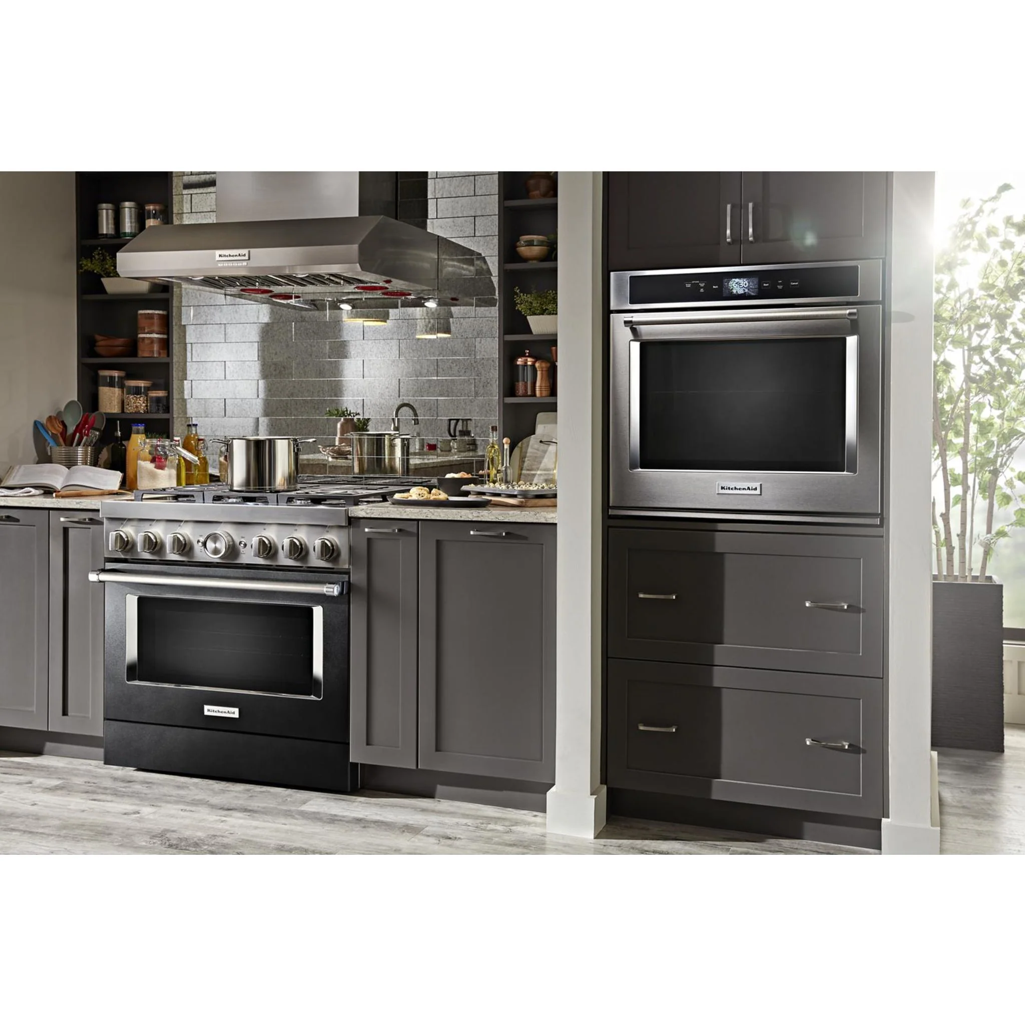 KitchenAid  36'' Smart Commercial-Style Gas Range with 6 Burners - Imperial Black (KFGC506JBK) - Image 47