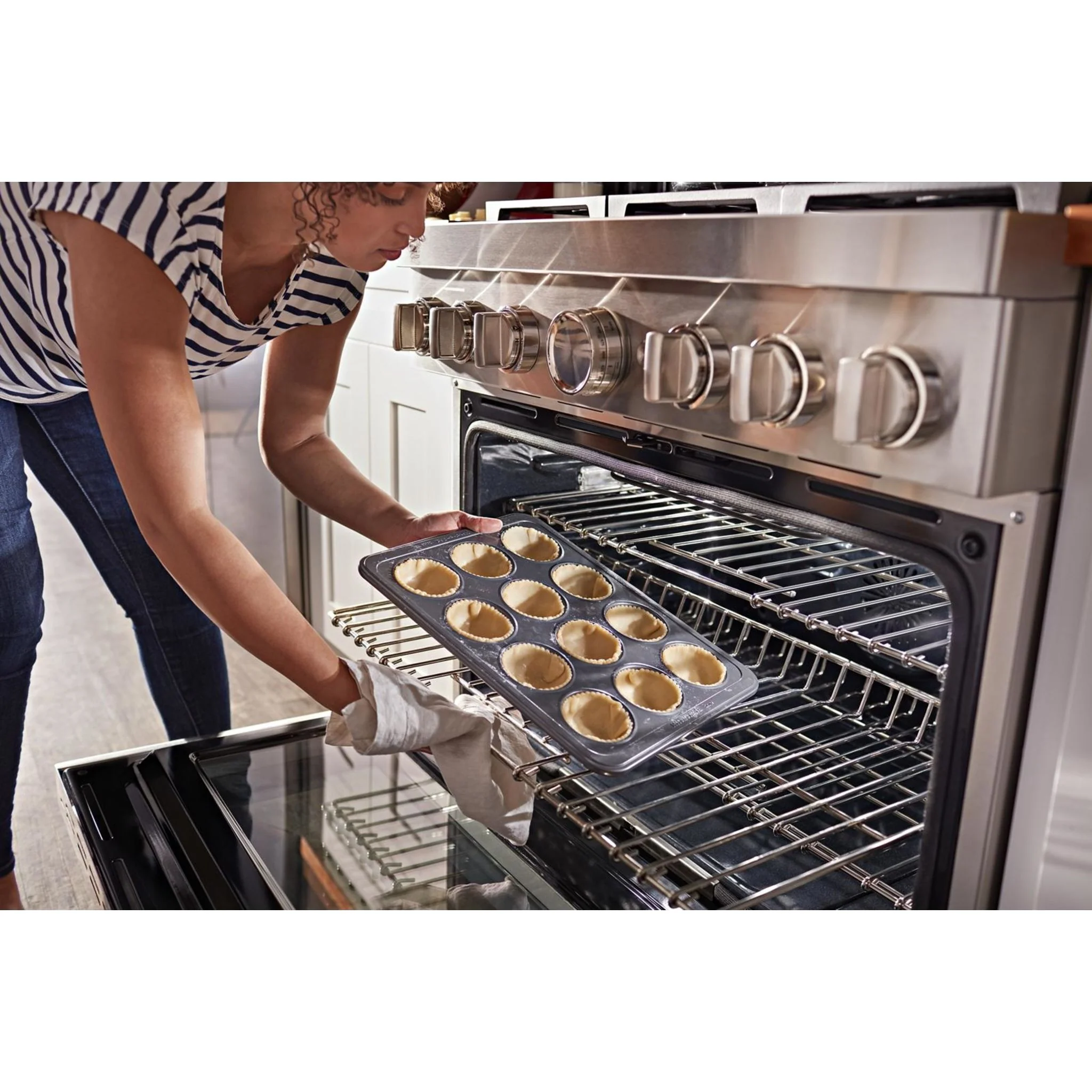 KitchenAid  36'' Smart Commercial-Style Gas Range with 6 Burners - Stainless Steel (KFGC506JSS) - Image 20