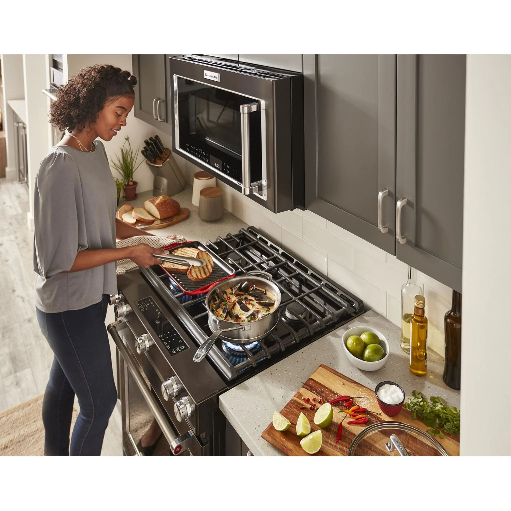 KitchenAid 30" 5-Burner Gas Slide-In Convection Range - Black Stainless (KSGG700EBS) - Image 20