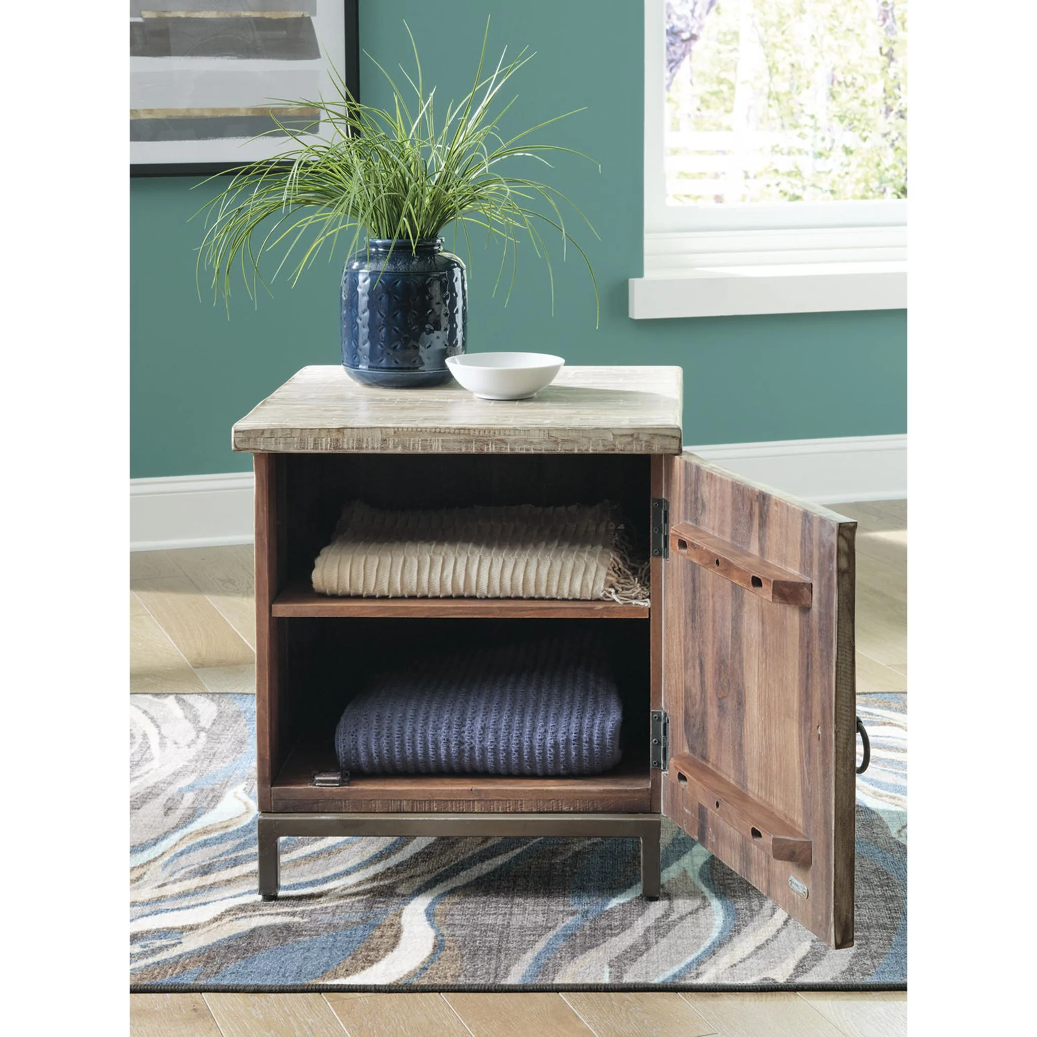 Laddford Accent Cabinet - Image 15